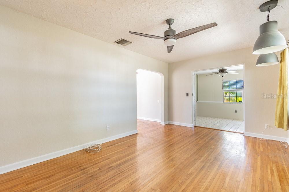 410 39TH AVE NE, ST PETERSBURG, FL, 33703