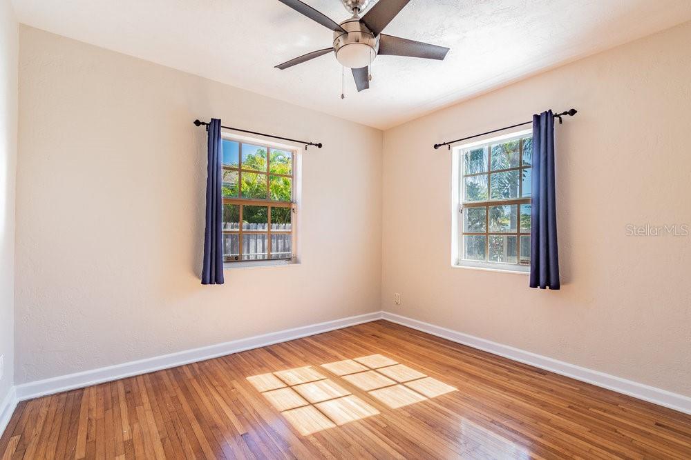 410 39TH AVE NE, ST PETERSBURG, FL, 33703