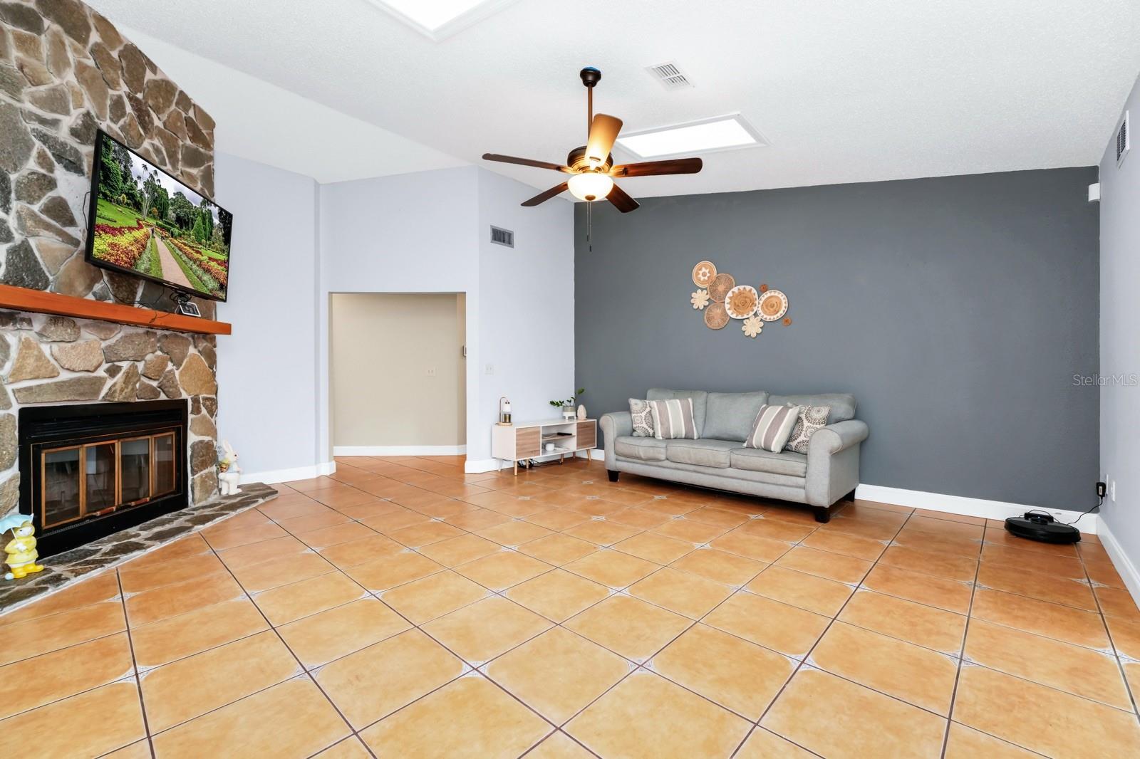 275 W 3RD ST, CHULUOTA, FL, 32766