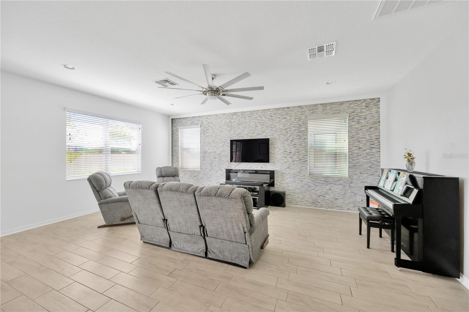 19592 BREYNIA DR, LUTZ, FL, 33558