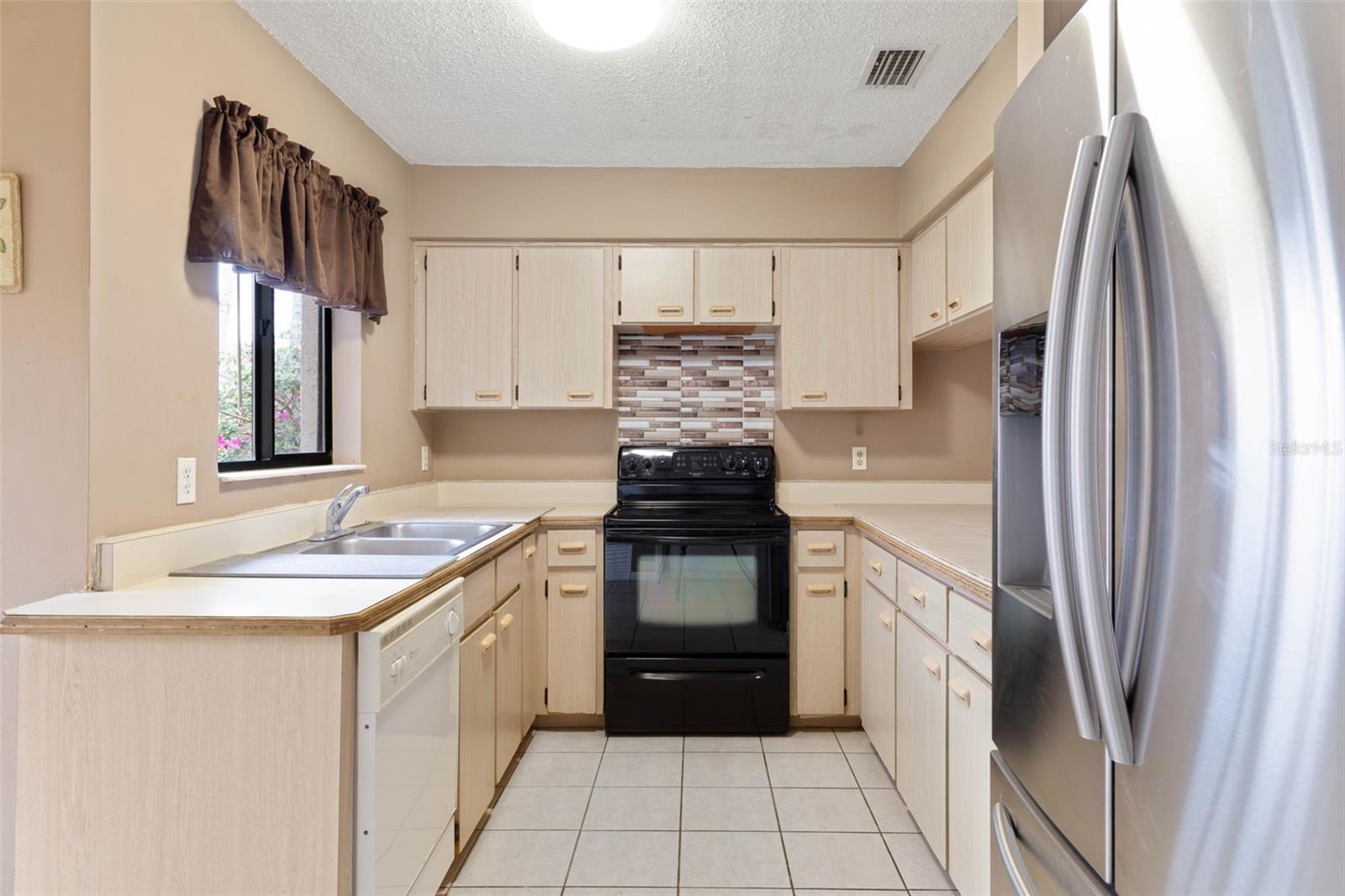 100 WESTBURY LN, PALM COAST, FL, 32164