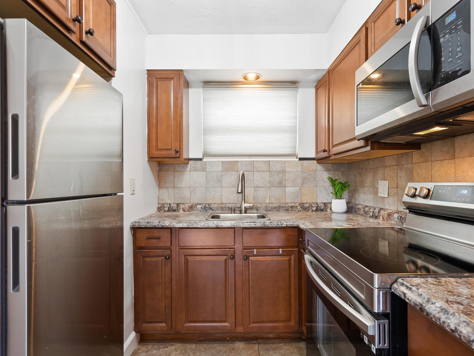 2155 WOOD ST #B18, SARASOTA, FL, 34237