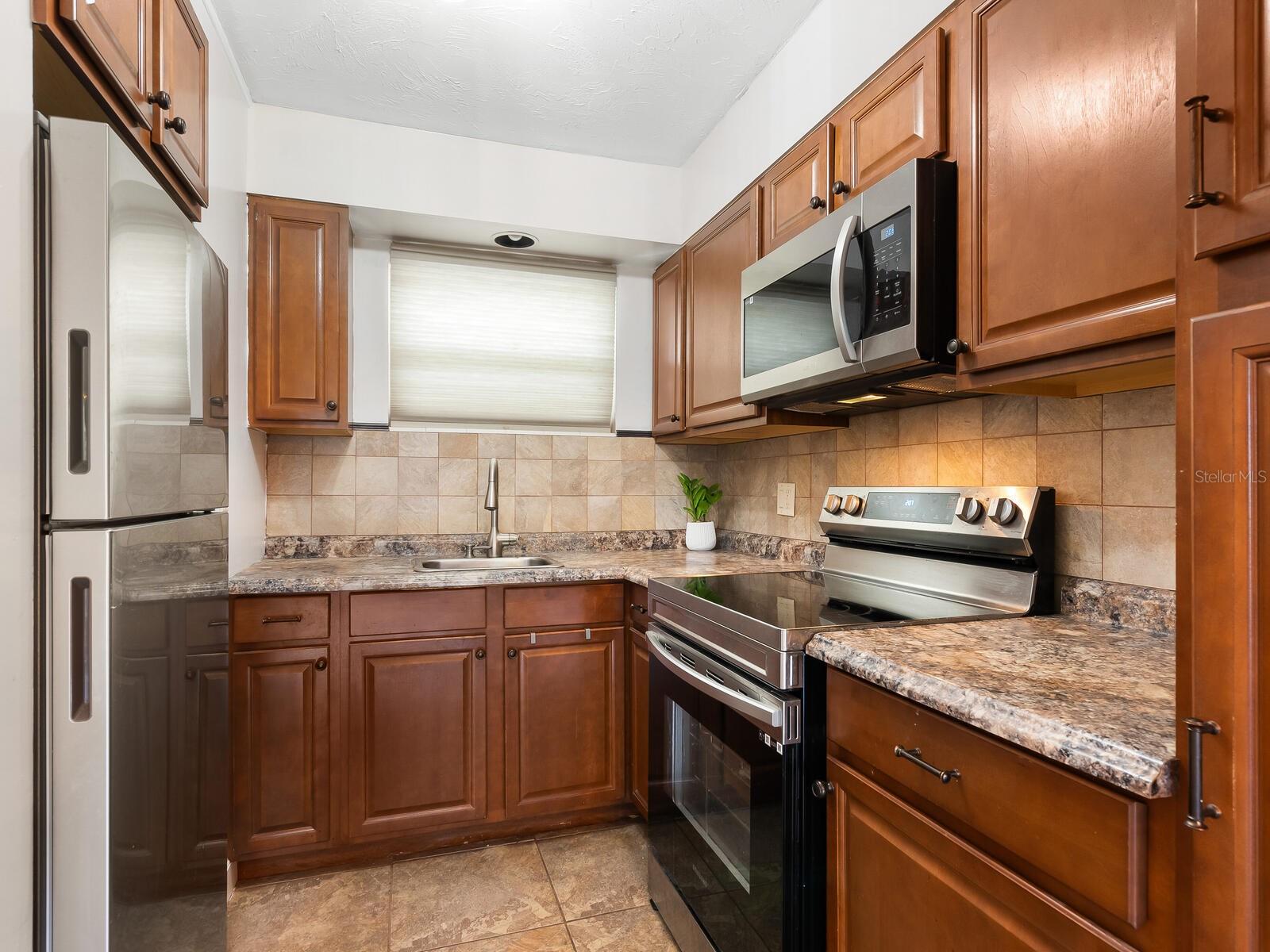 2155 WOOD ST #B18, SARASOTA, FL, 34237