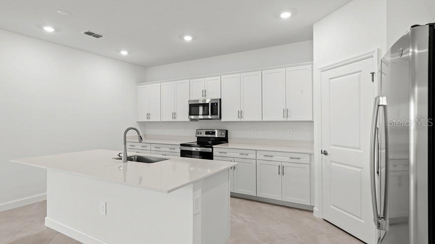 8226 SHORE LAKE DR, ENGLEWOOD, FL, 34224