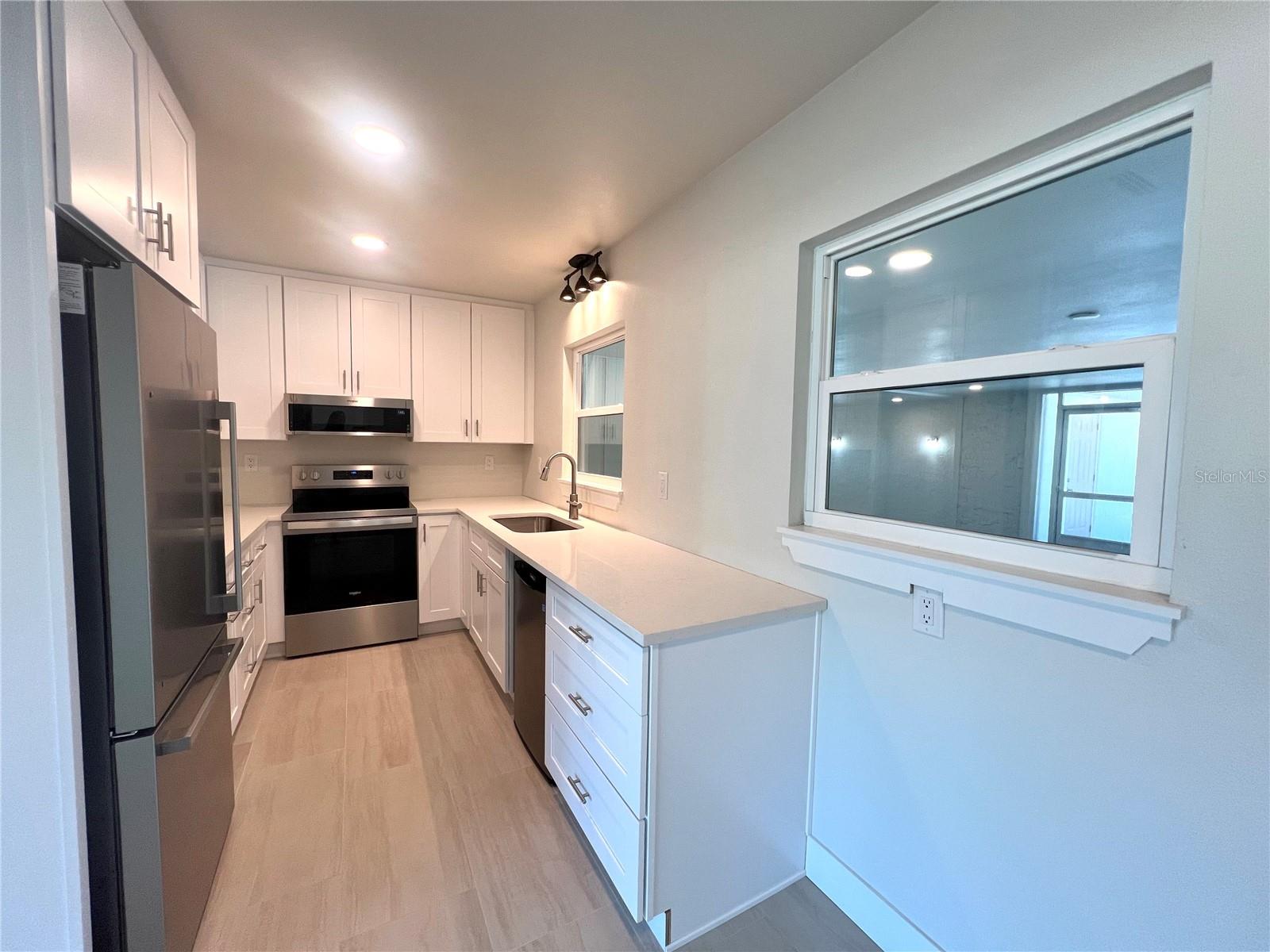 352 OAK ST, ENGLEWOOD, FL, 34223