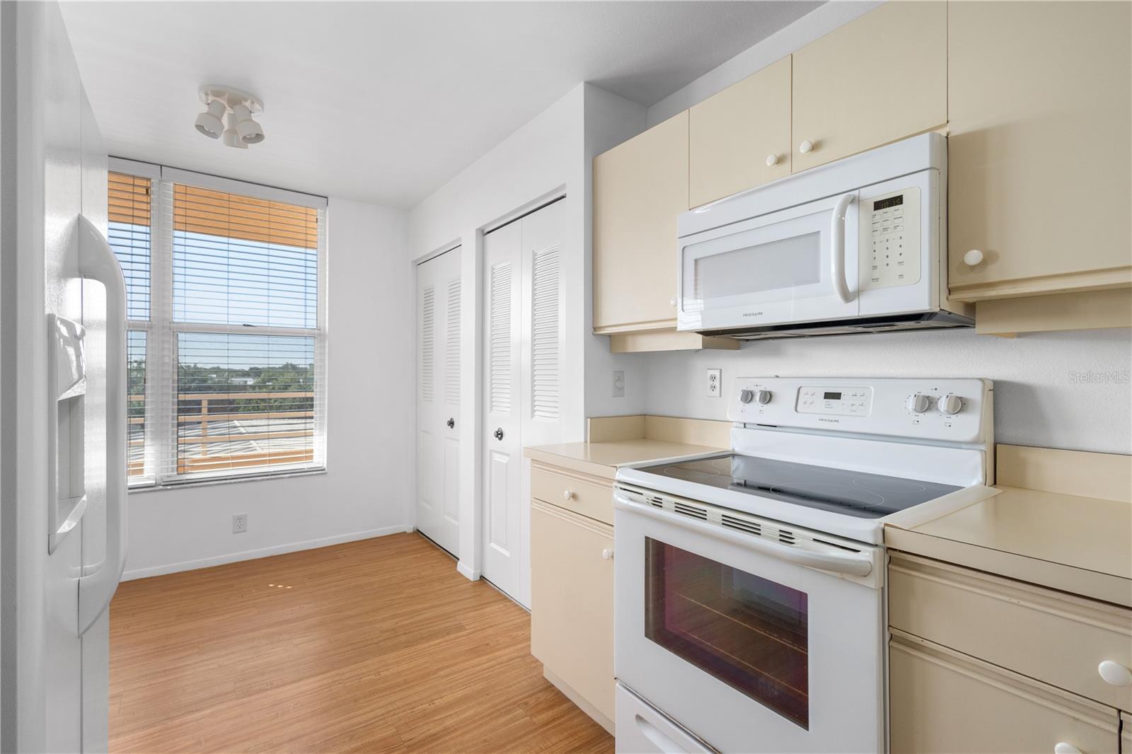 4570 PINEBROOK CIR #406, BRADENTON, FL, 34209