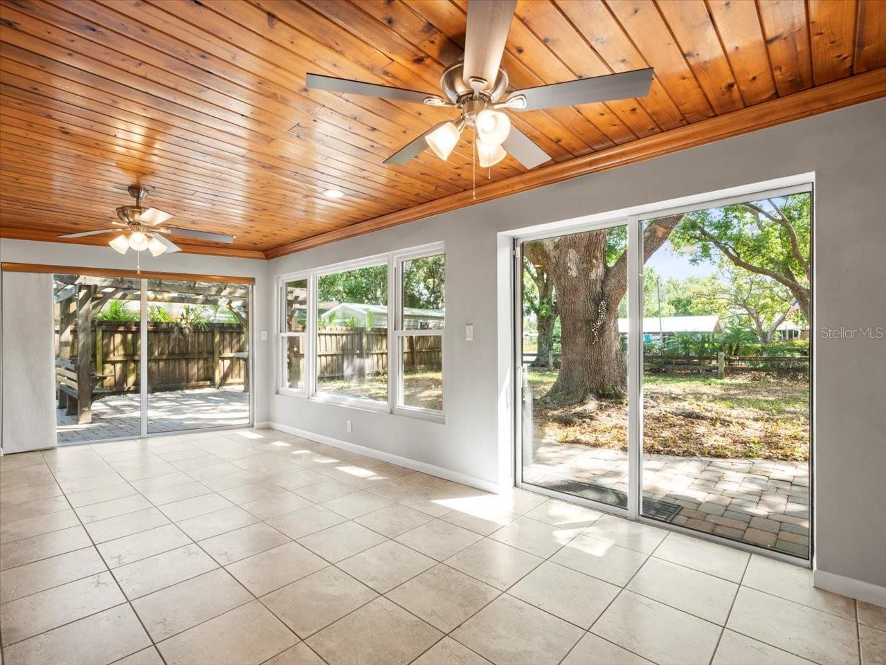 13556 LAKE MAGDALENE DR, TAMPA, FL, 33613