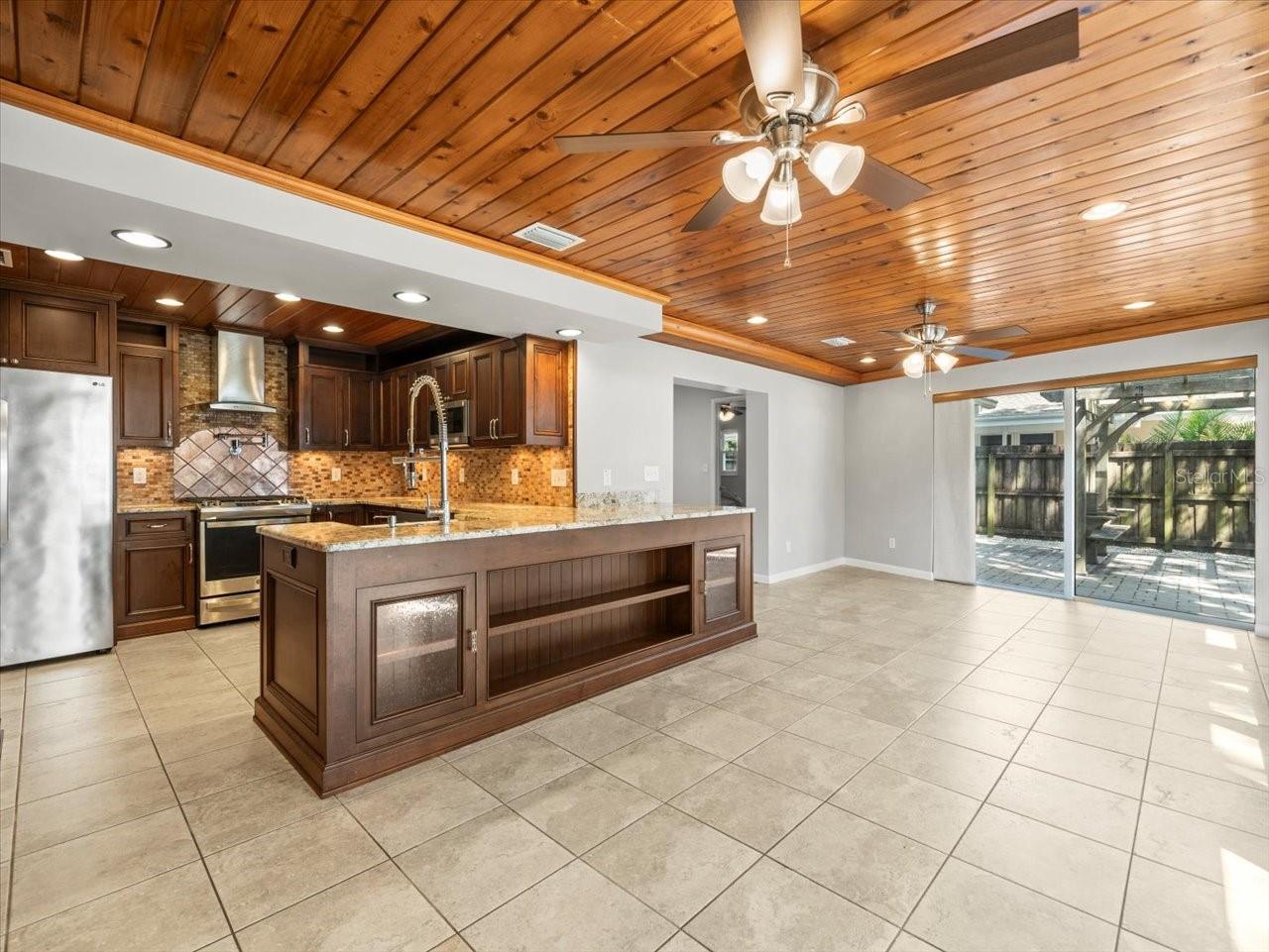13556 LAKE MAGDALENE DR, TAMPA, FL, 33613