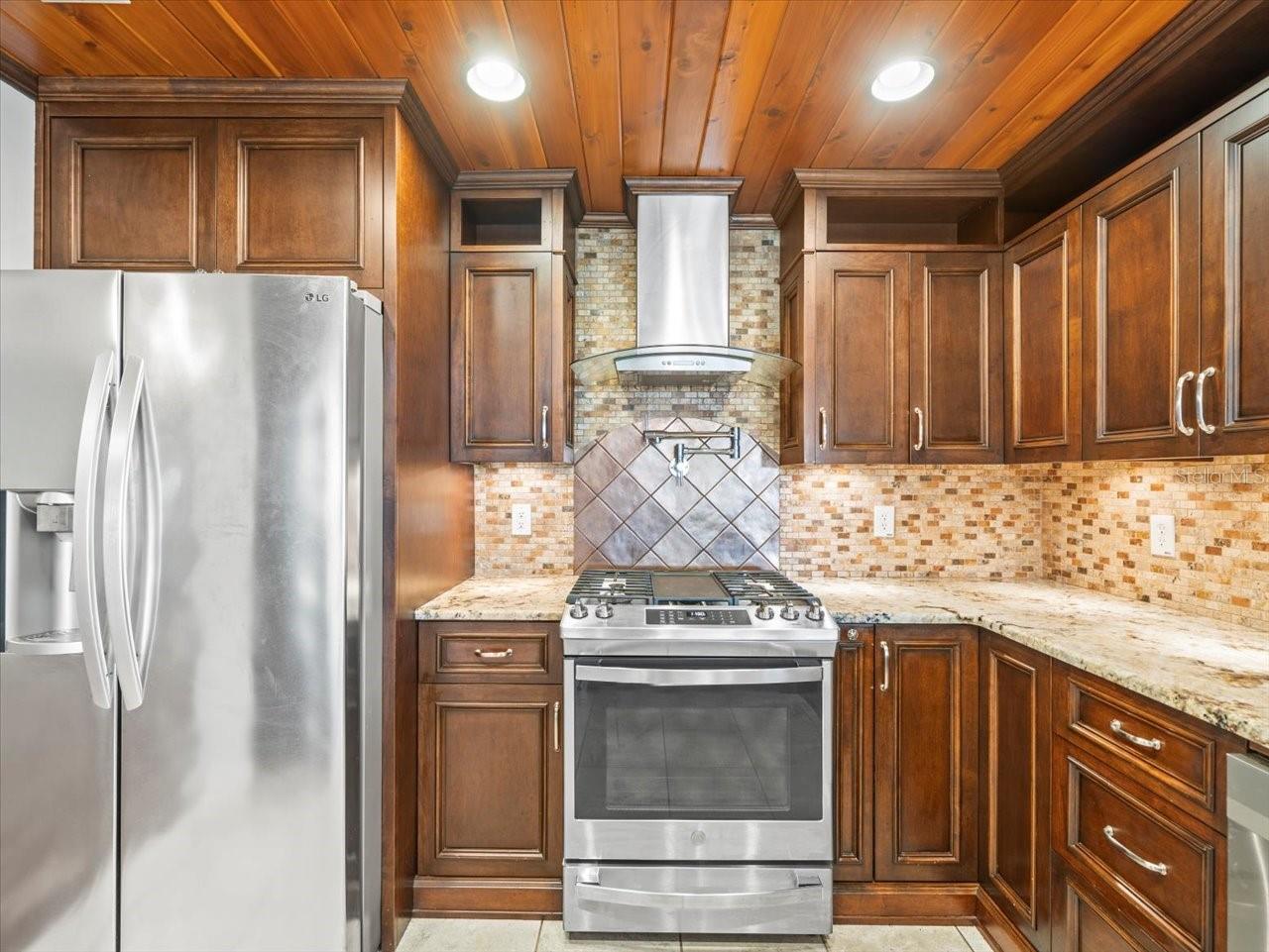 13556 LAKE MAGDALENE DR, TAMPA, FL, 33613