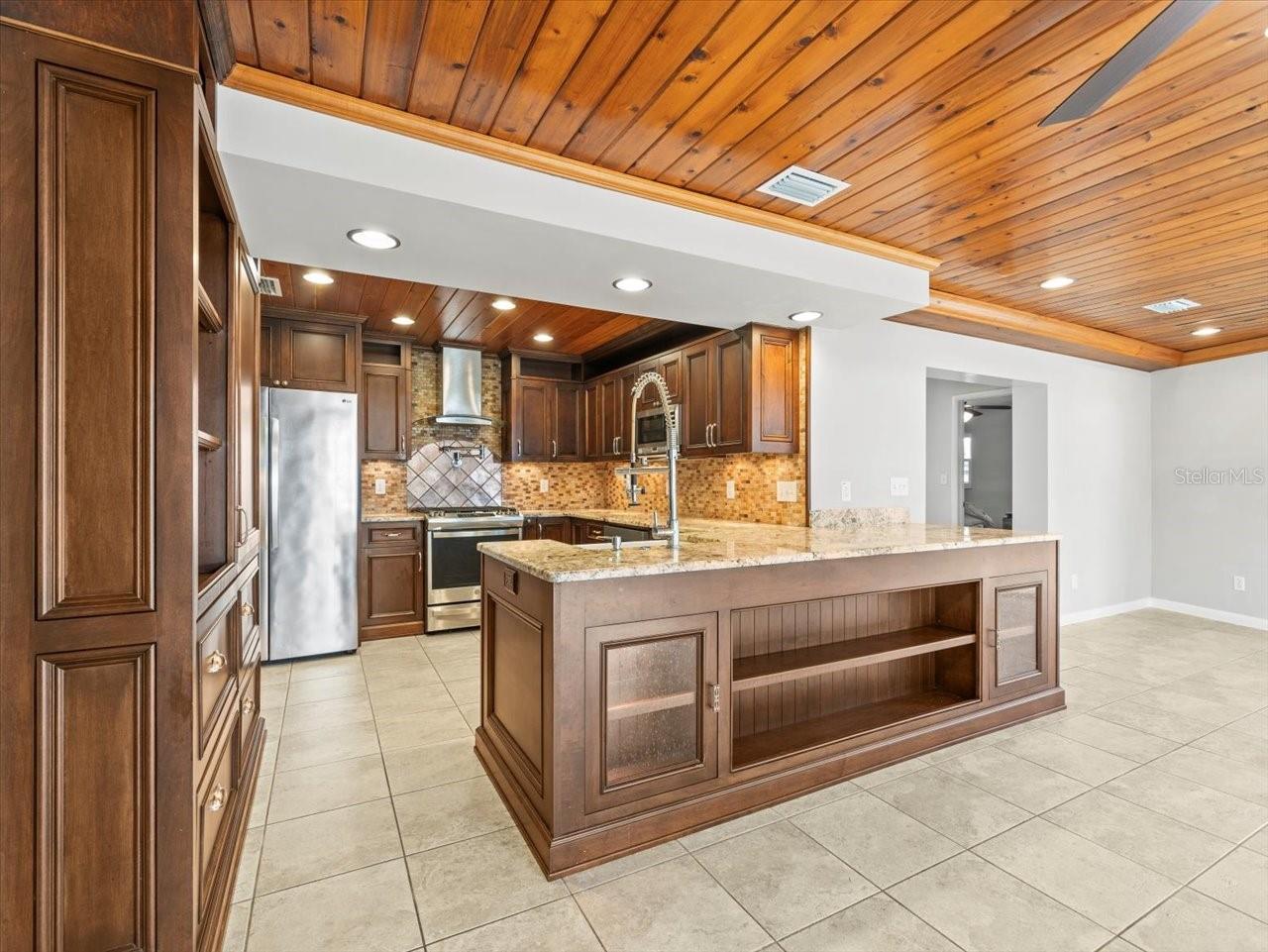 13556 LAKE MAGDALENE DR, TAMPA, FL, 33613