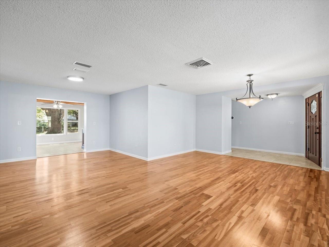 13556 LAKE MAGDALENE DR, TAMPA, FL, 33613