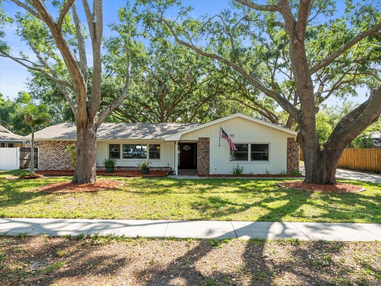 13556 LAKE MAGDALENE DR, TAMPA, FL, 33613