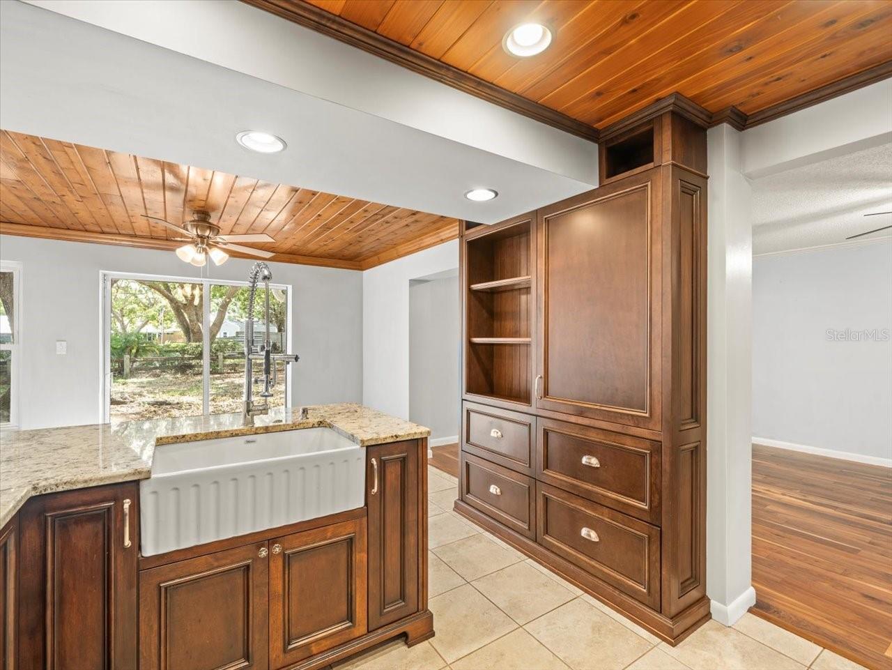 13556 LAKE MAGDALENE DR, TAMPA, FL, 33613
