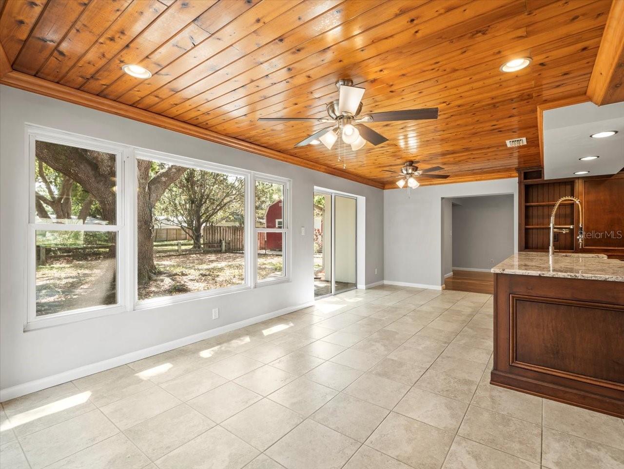 13556 LAKE MAGDALENE DR, TAMPA, FL, 33613