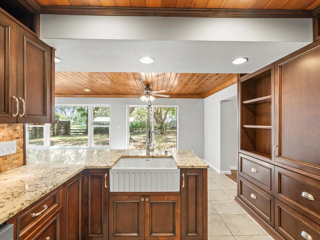 13556 LAKE MAGDALENE DR, TAMPA, FL, 33613