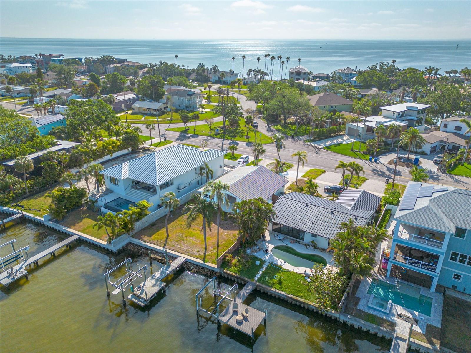 3410 OVERLOOK DR NE, ST PETERSBURG, FL, 33703