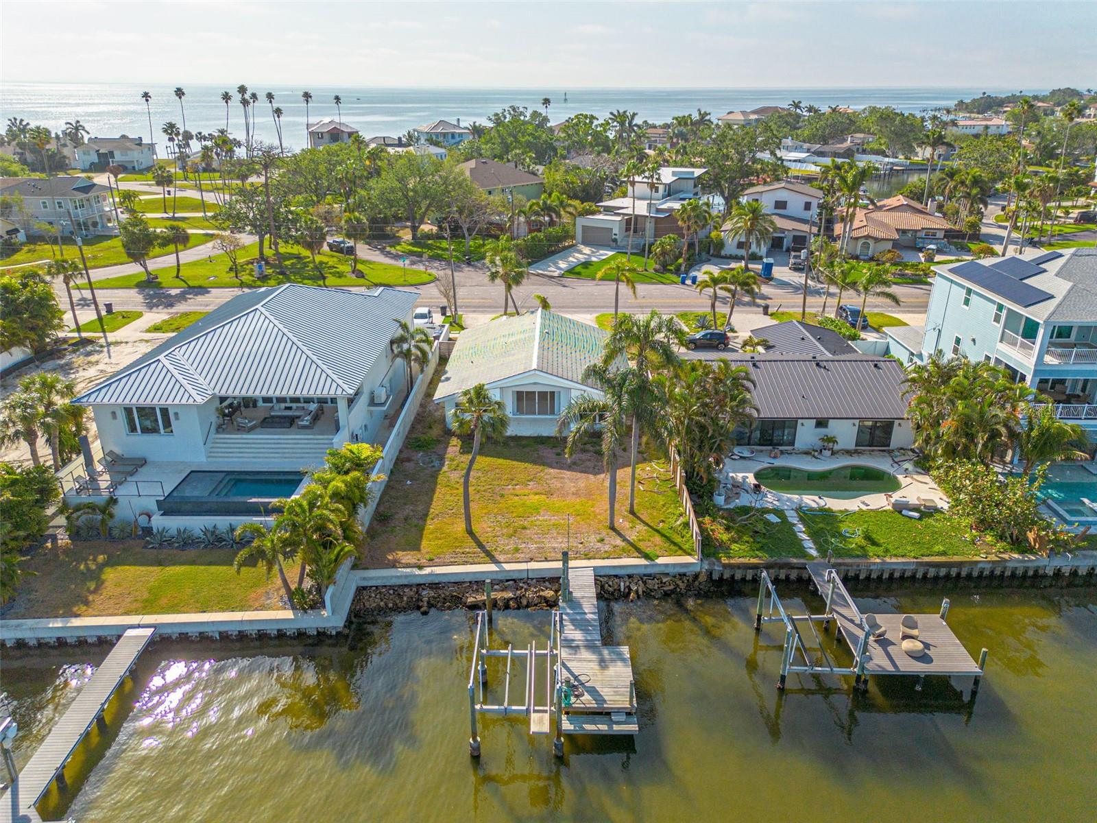 3410 OVERLOOK DR NE, ST PETERSBURG, FL, 33703