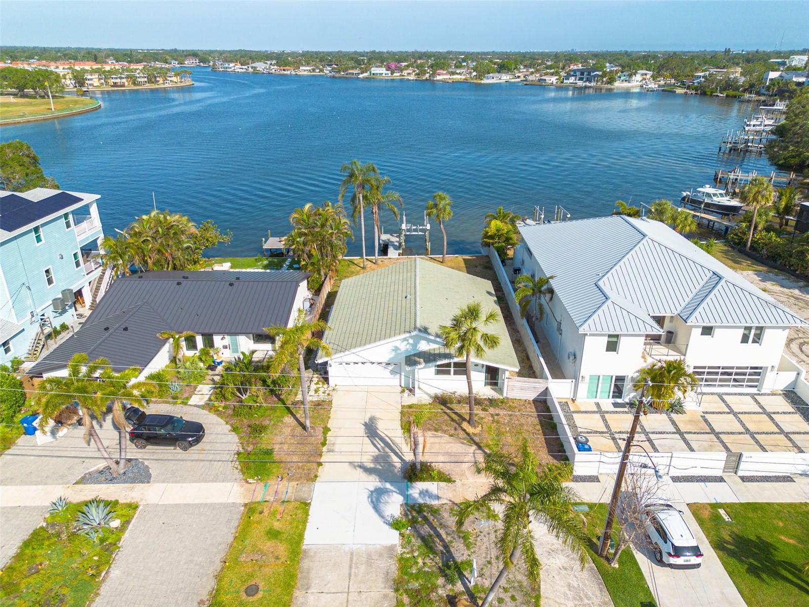 3410 OVERLOOK DR NE, ST PETERSBURG, FL, 33703