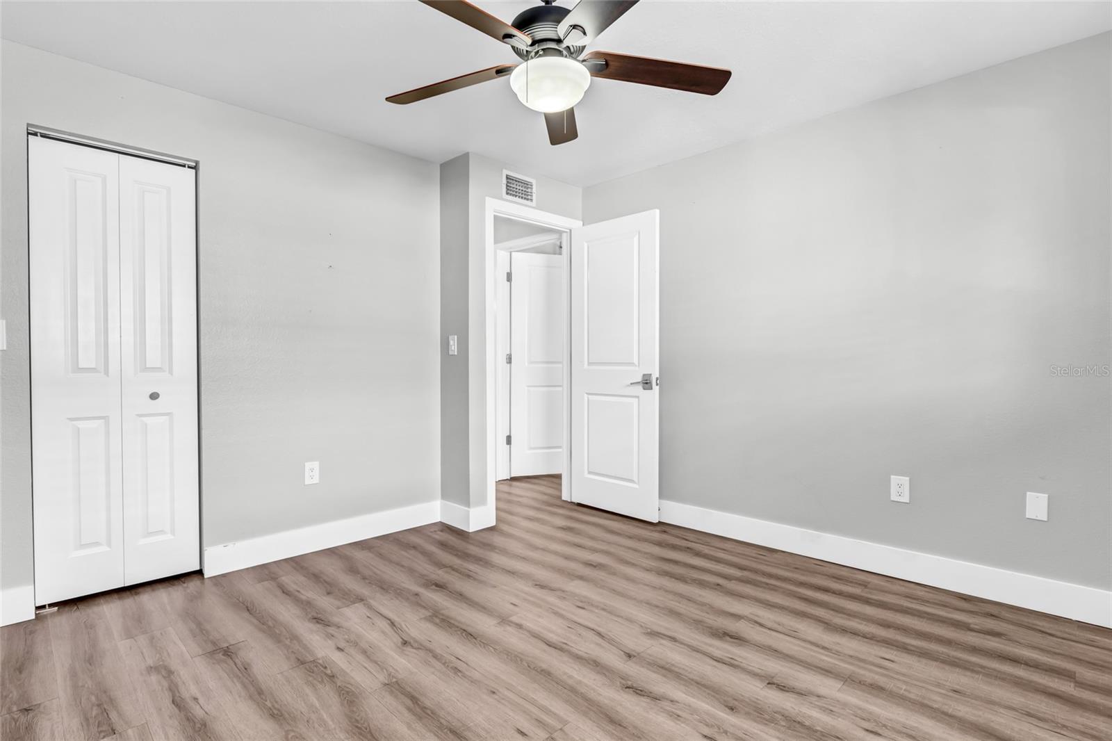 5684 BAYWATER DR, TAMPA, FL, 33615