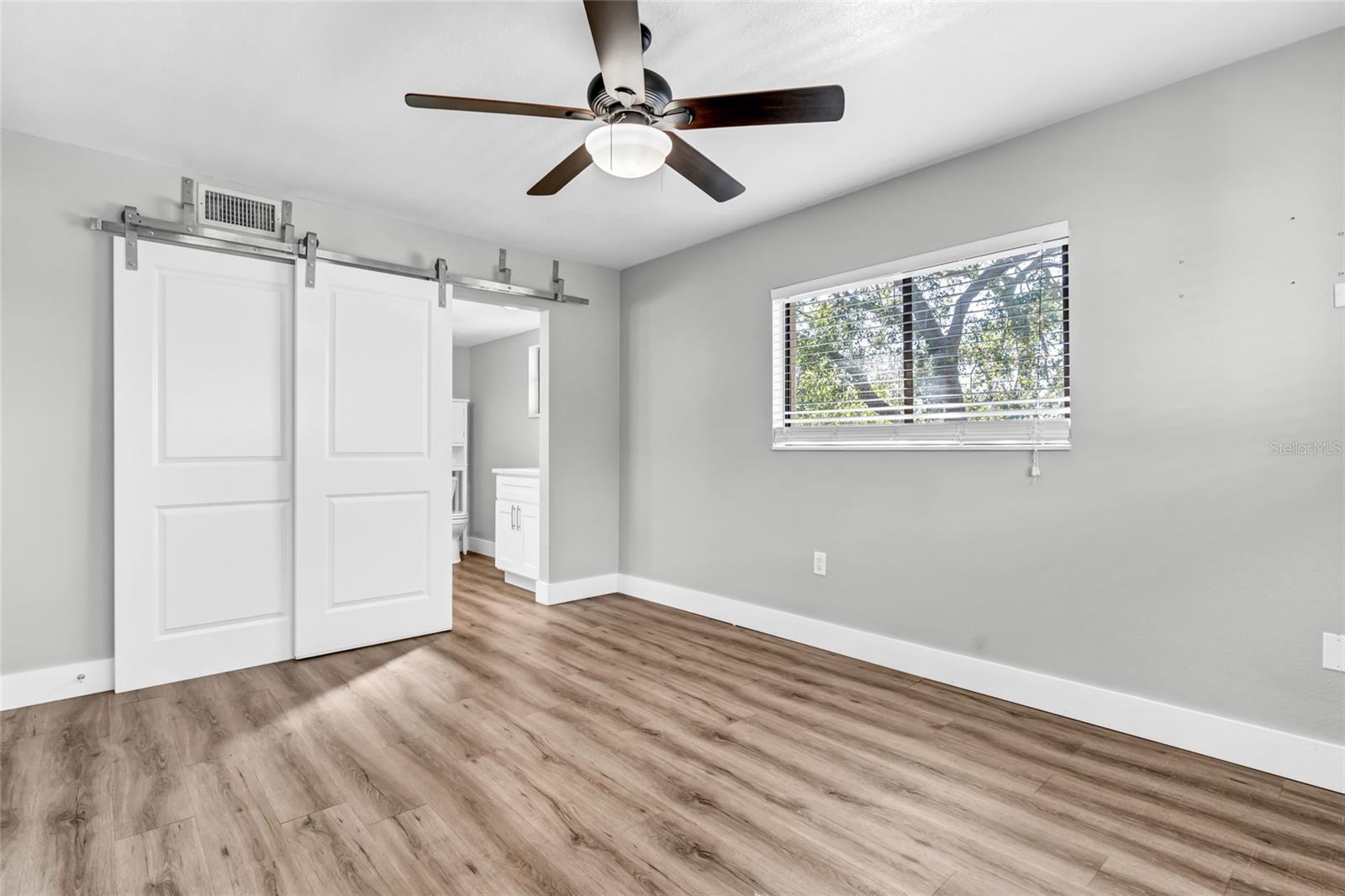 5684 BAYWATER DR, TAMPA, FL, 33615