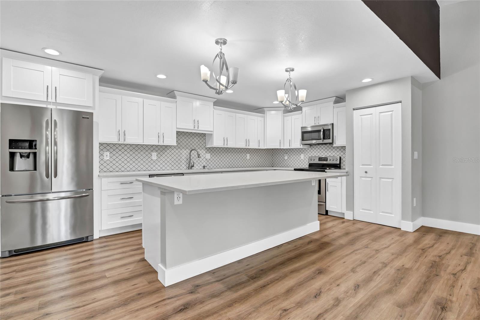 5684 BAYWATER DR, TAMPA, FL, 33615