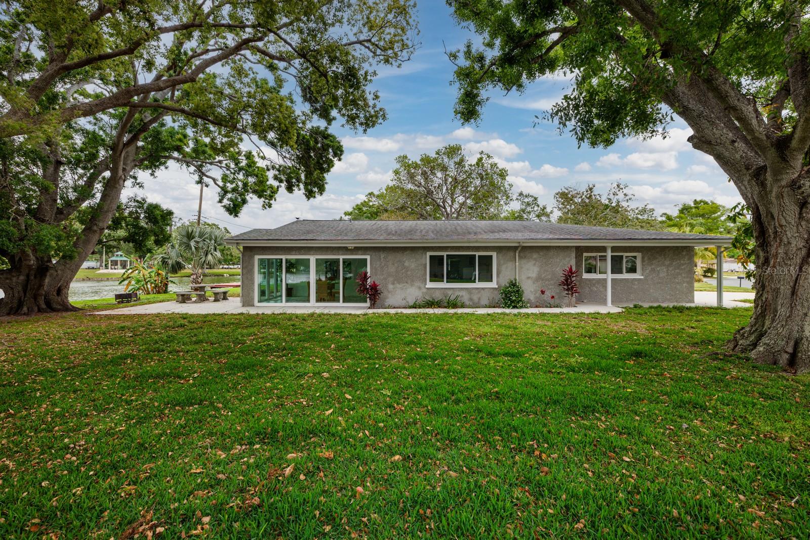 10517 BLOSSOM LAKE DR, SEMINOLE, FL, 33772