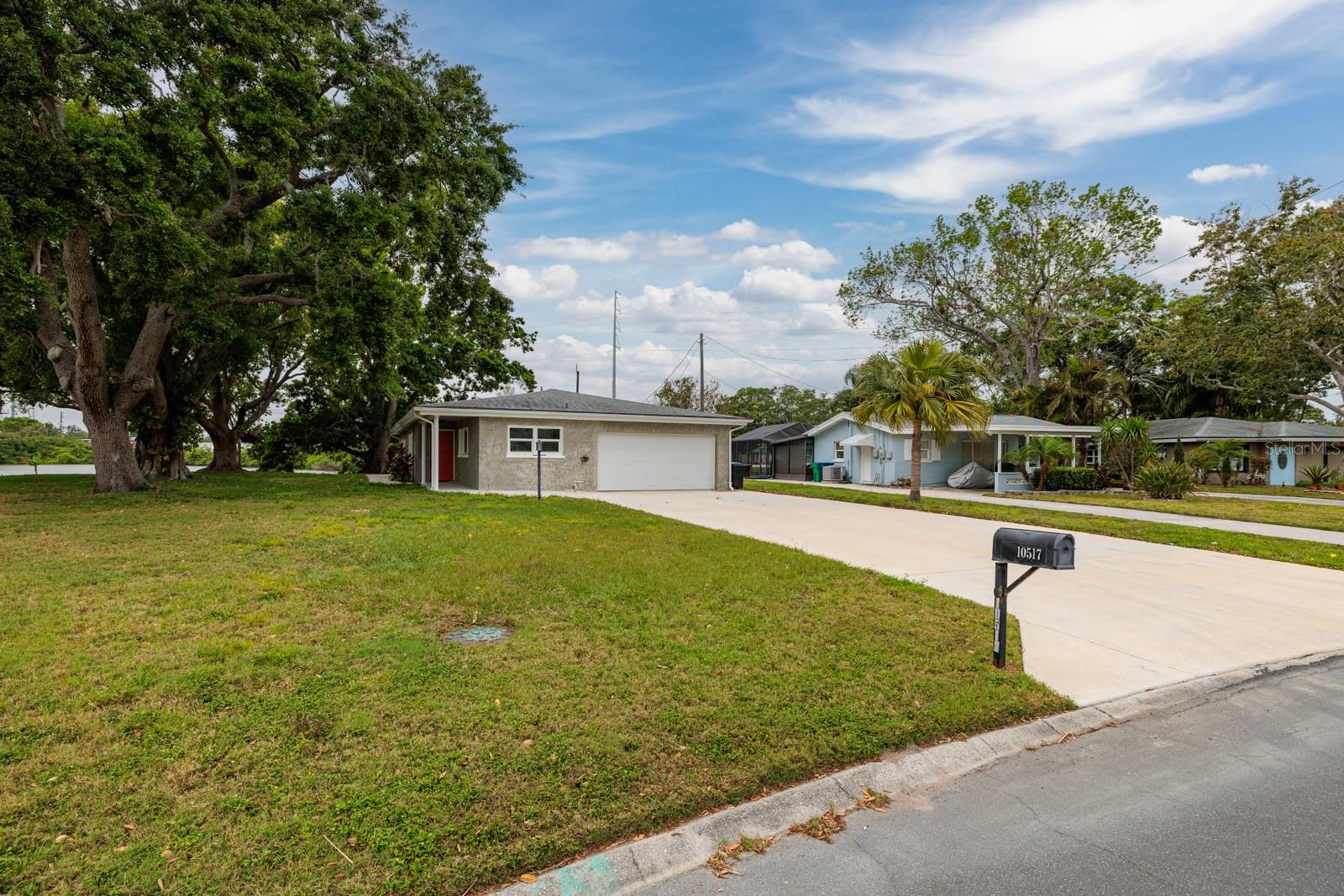 10517 BLOSSOM LAKE DR, SEMINOLE, FL, 33772