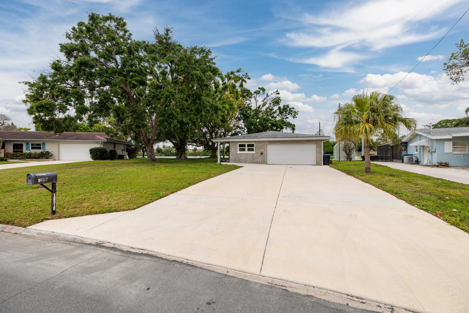 10517 BLOSSOM LAKE DR, SEMINOLE, FL, 33772
