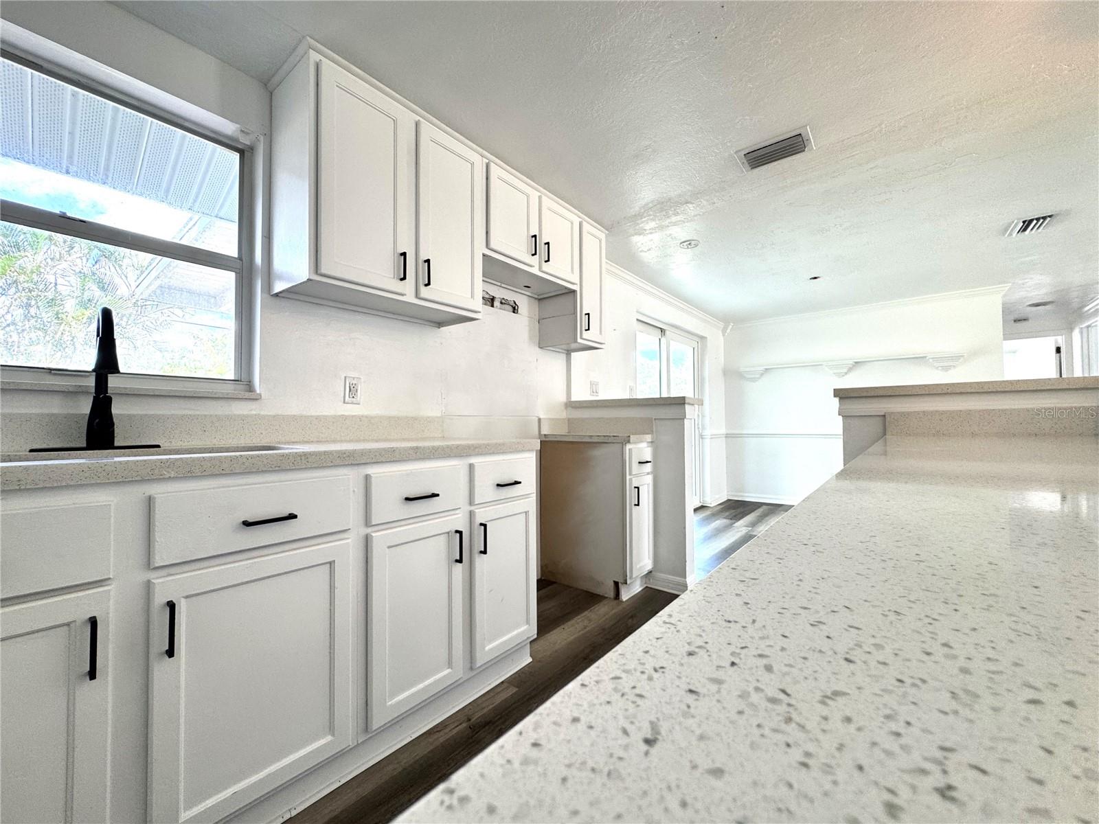 2600 MOHEGAN RD, VENICE, FL, 34293