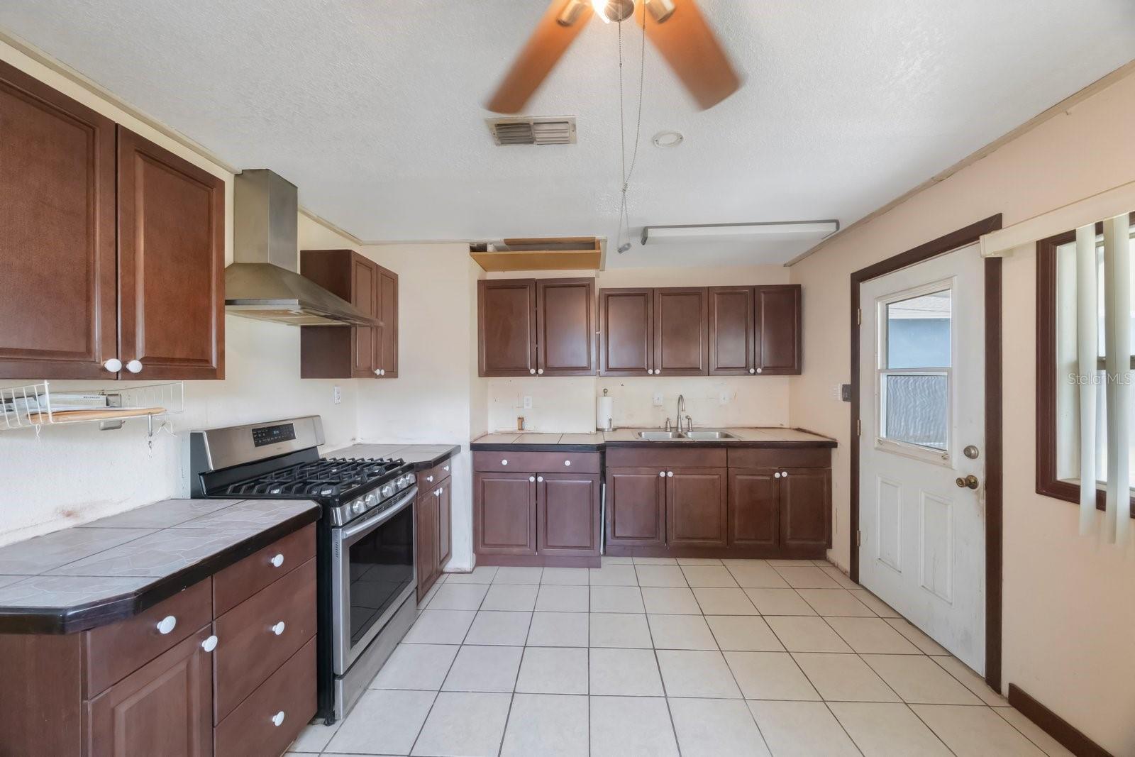 940 57TH AVE N, ST PETERSBURG, FL, 33703