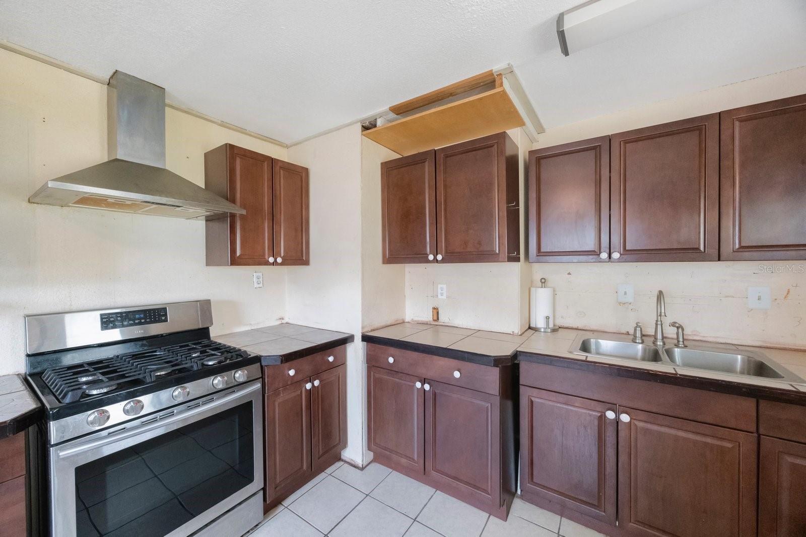 940 57TH AVE N, ST PETERSBURG, FL, 33703