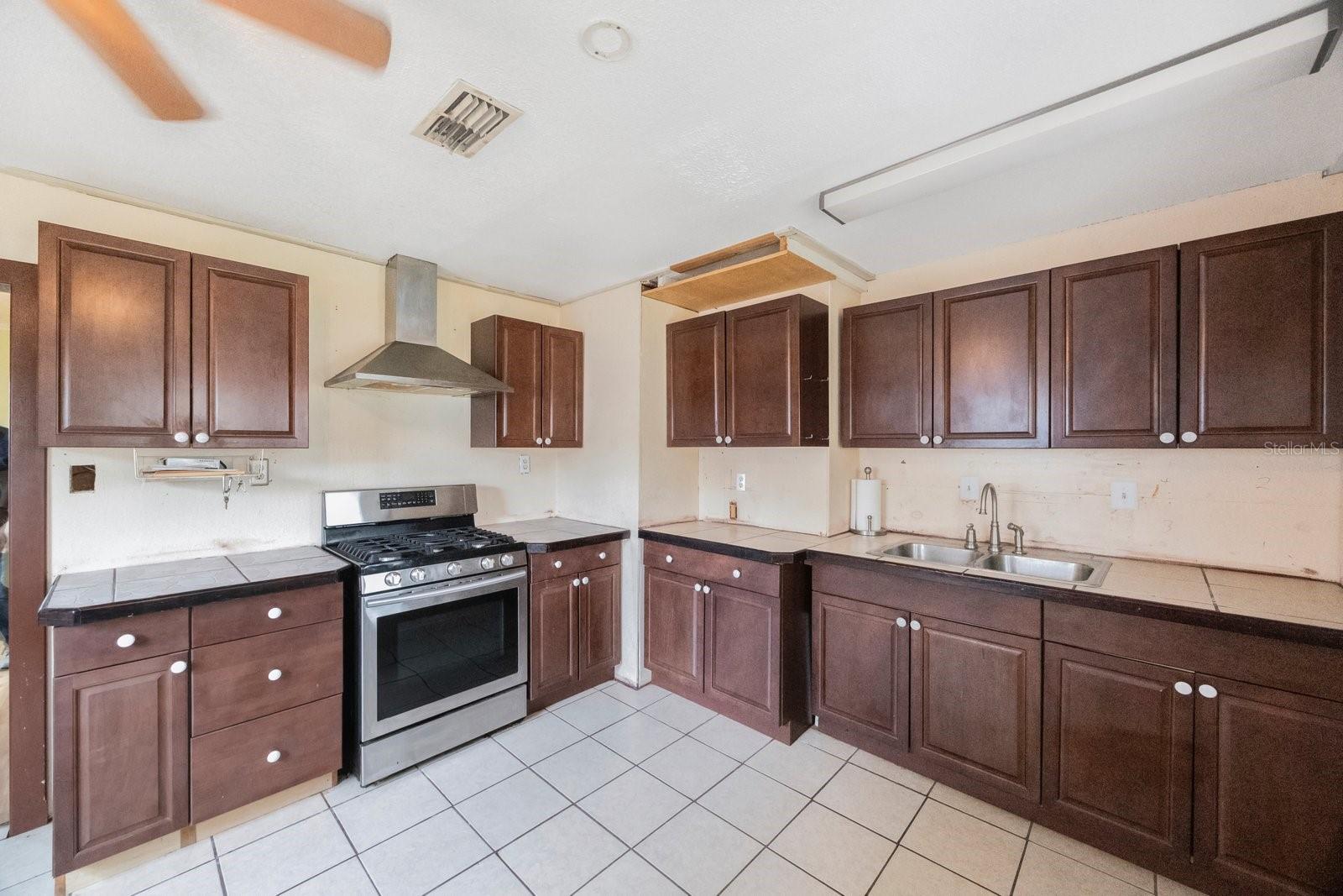 940 57TH AVE N, ST PETERSBURG, FL, 33703