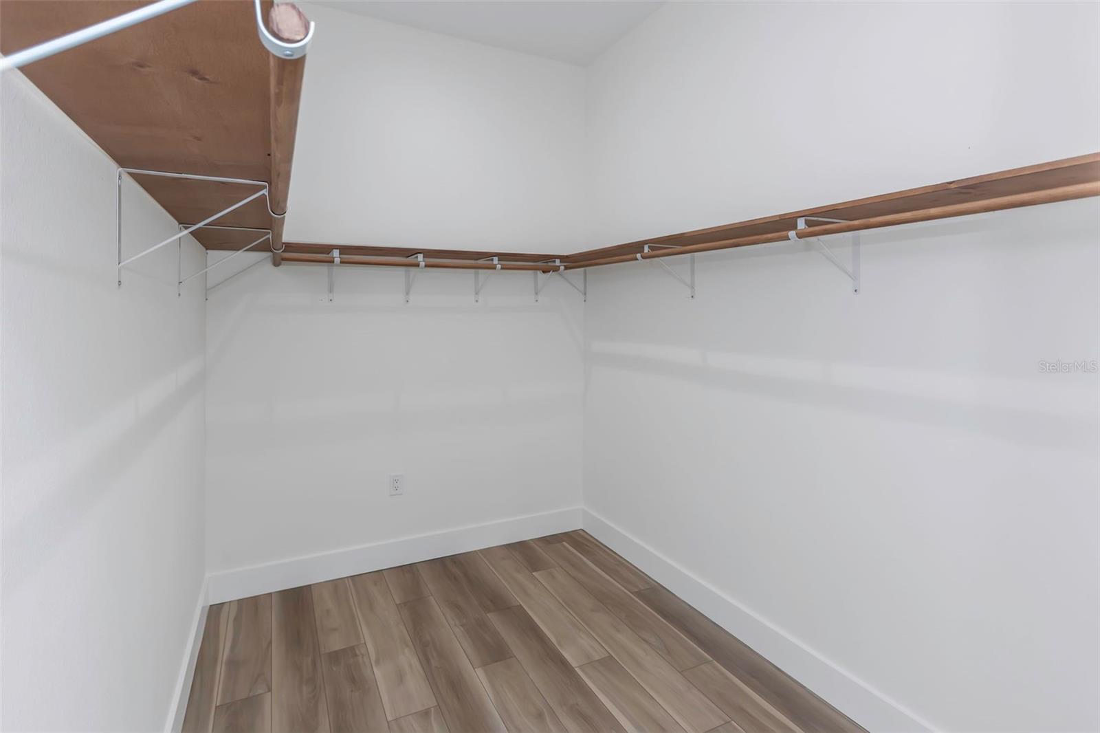 2103 E ELLICOTT ST, TAMPA, FL, 33610