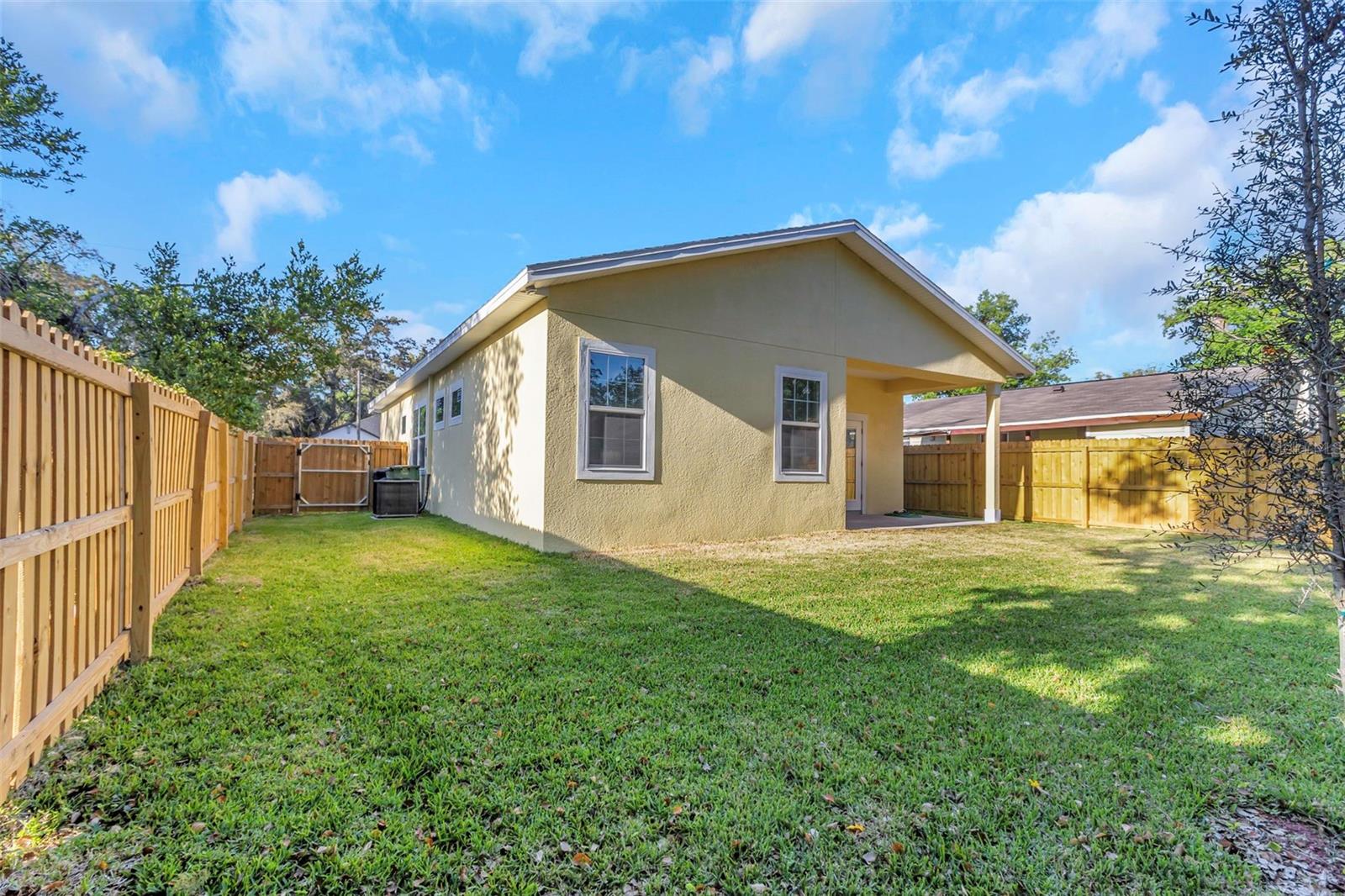 2103 E ELLICOTT ST, TAMPA, FL, 33610