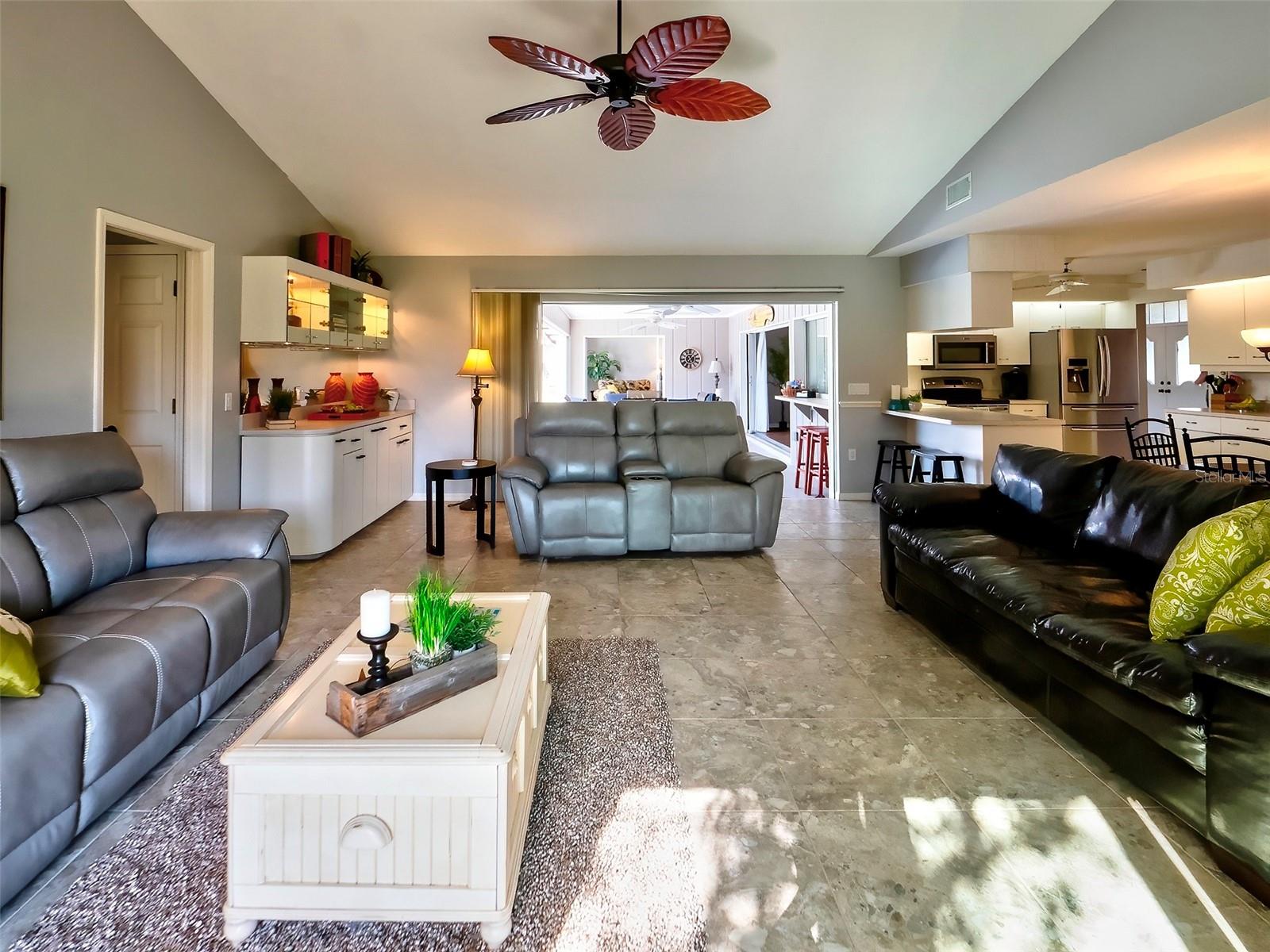 1611 VALLEY DR, VENICE, FL, 34292