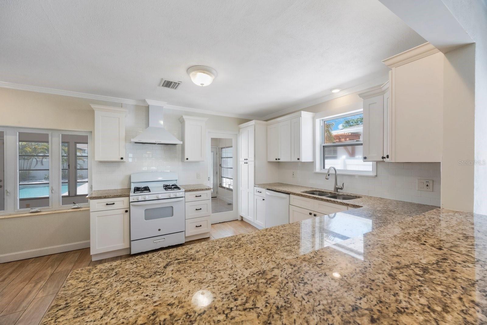 110 27TH AVE NE, ST PETERSBURG, FL, 33704