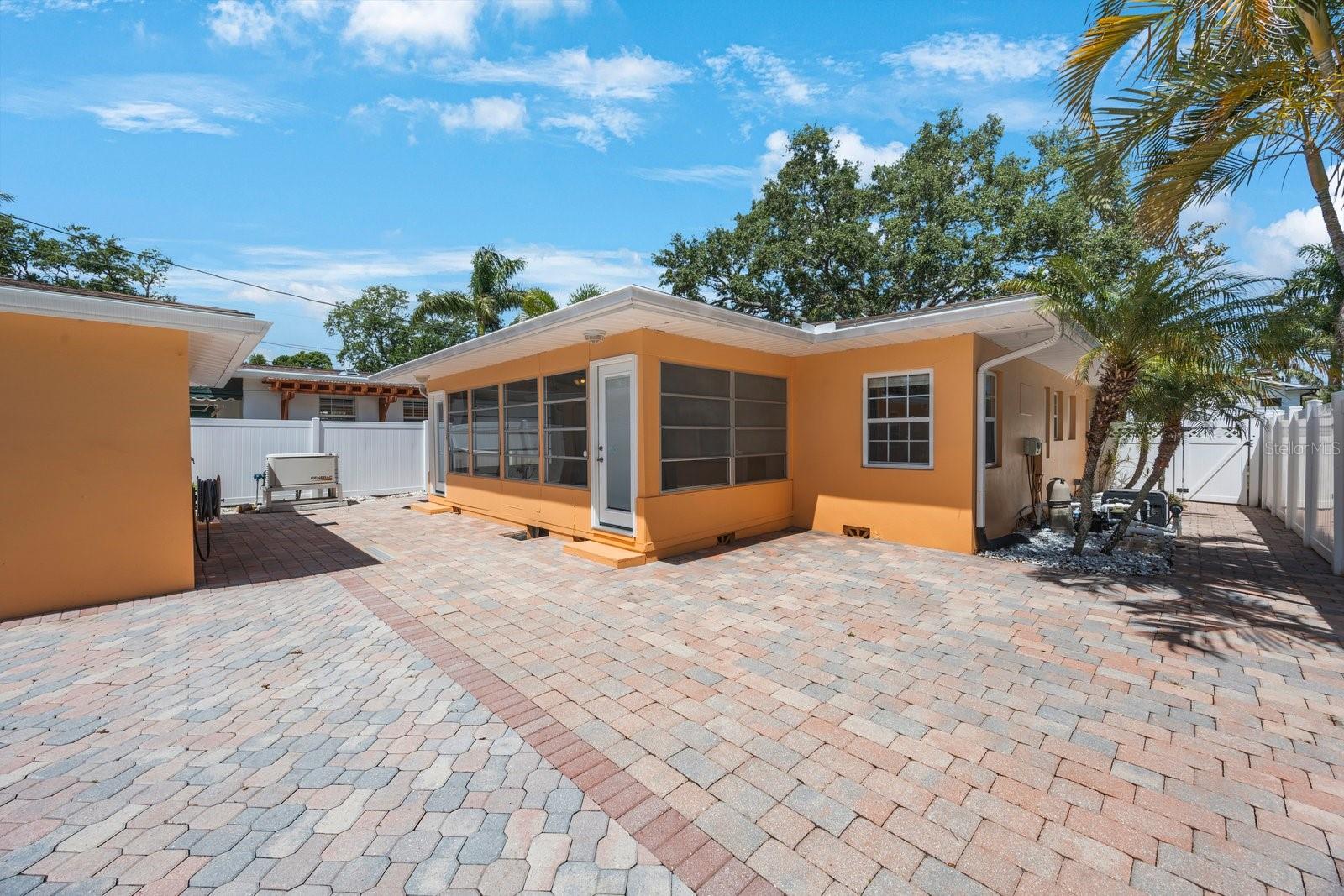 110 27TH AVE NE, ST PETERSBURG, FL, 33704