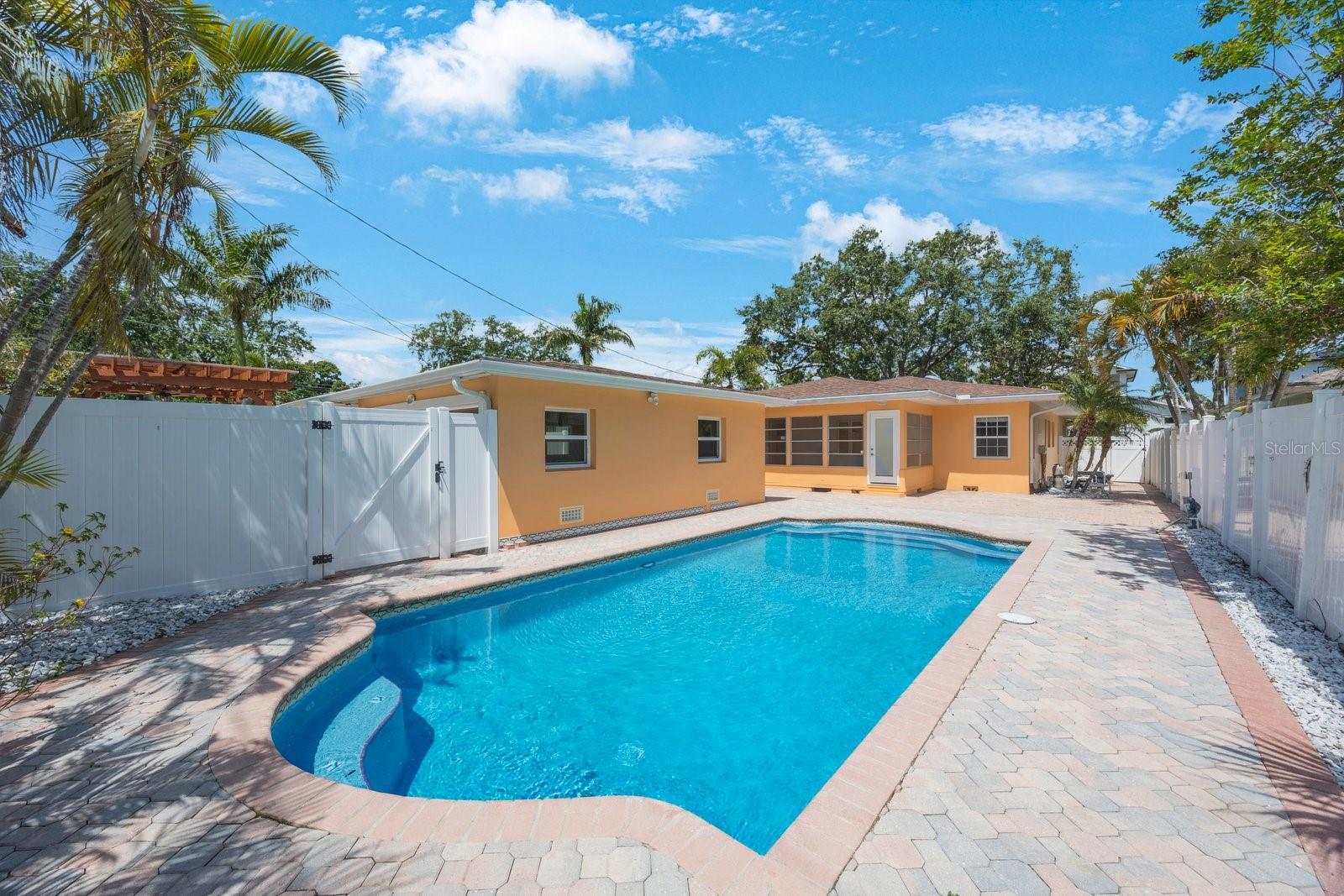 110 27TH AVE NE, ST PETERSBURG, FL, 33704