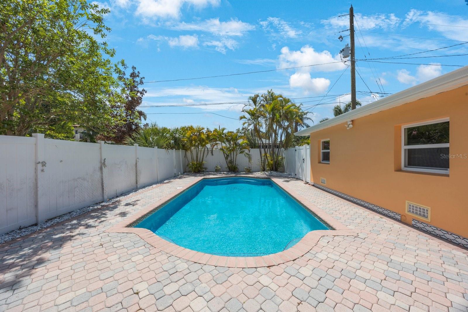 110 27TH AVE NE, ST PETERSBURG, FL, 33704