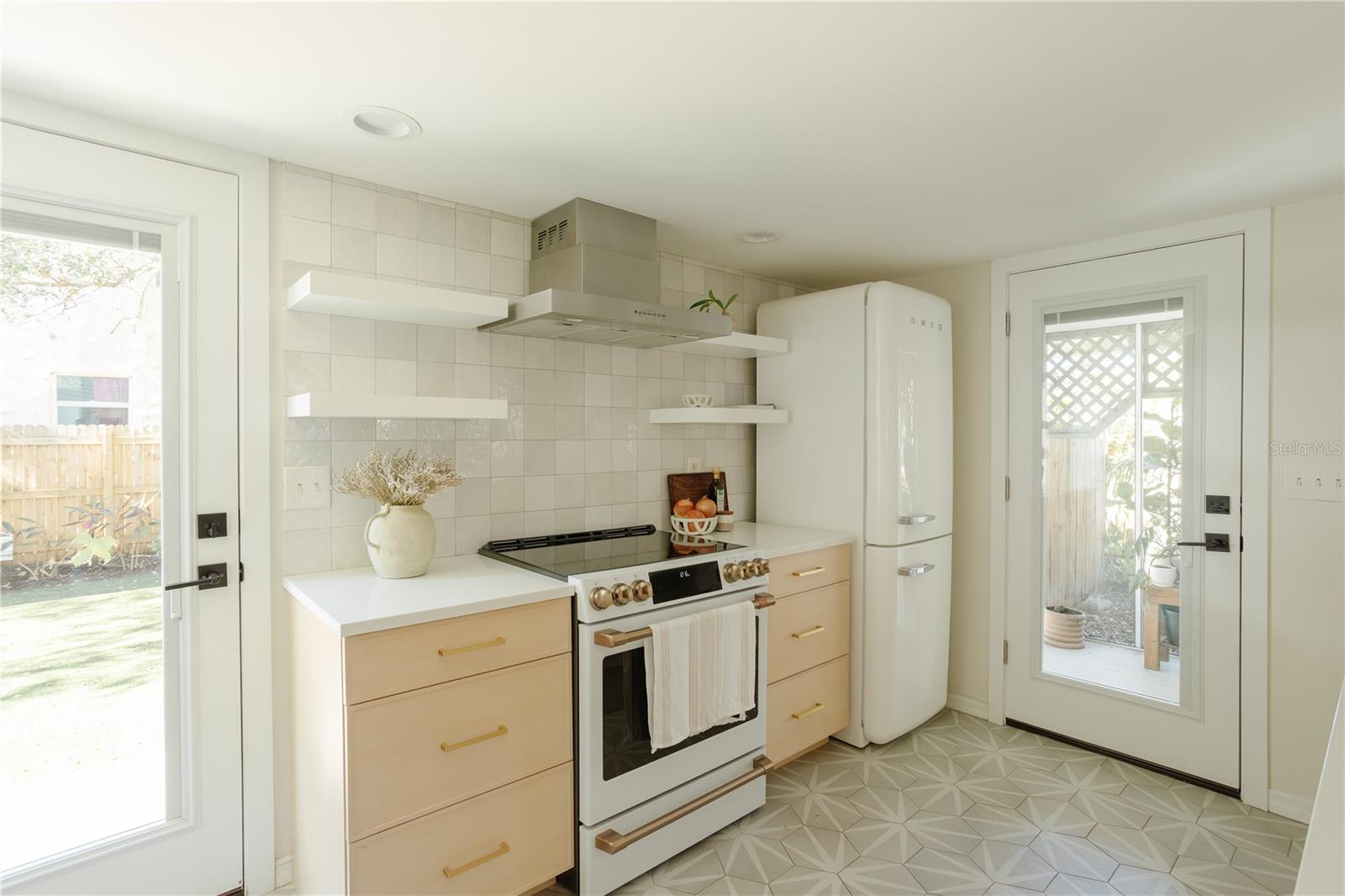 2337 IXORA AVE, SARASOTA, FL, 34234