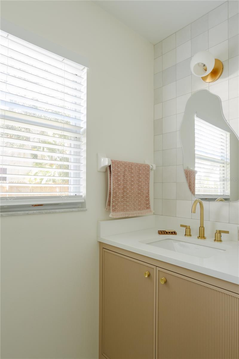 2337 IXORA AVE, SARASOTA, FL, 34234