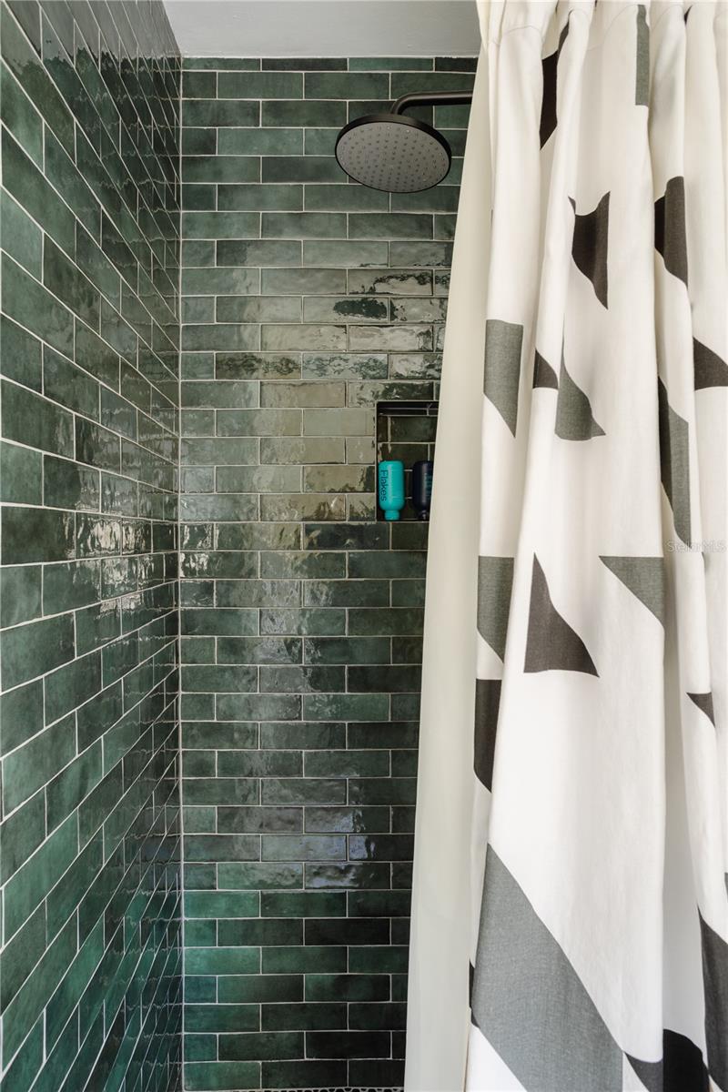 2337 IXORA AVE, SARASOTA, FL, 34234