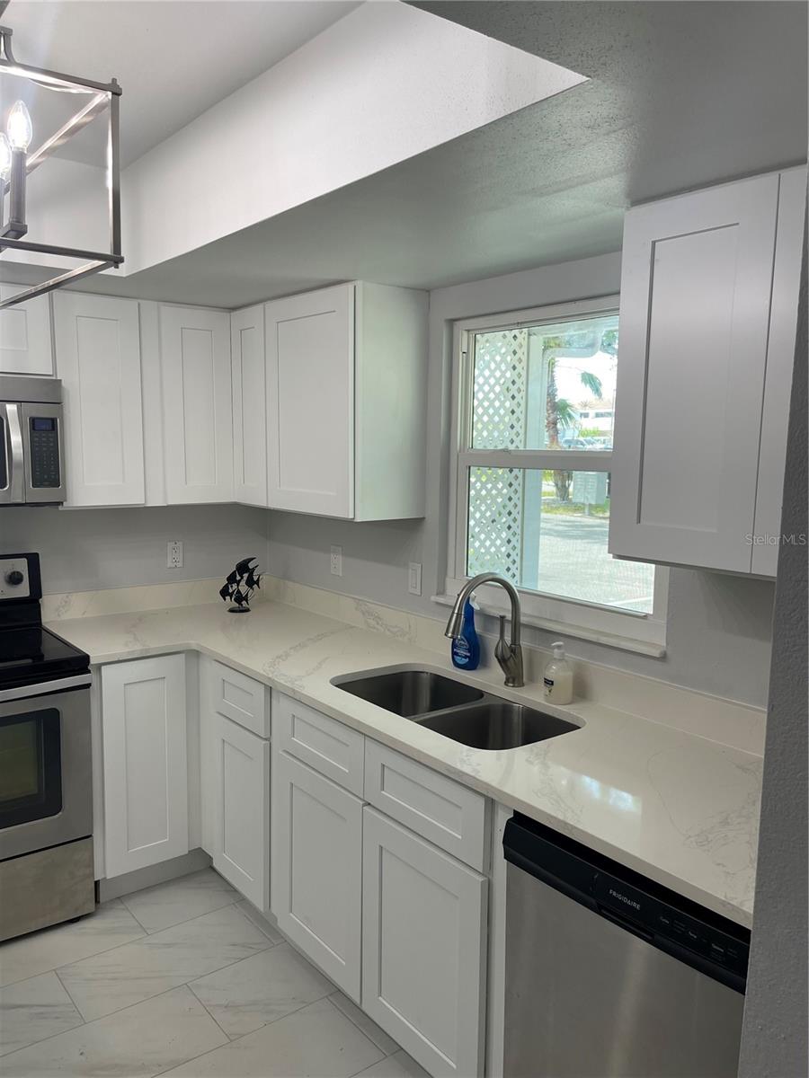 152 DOUGLAS RD W #B, OLDSMAR, FL, 34677