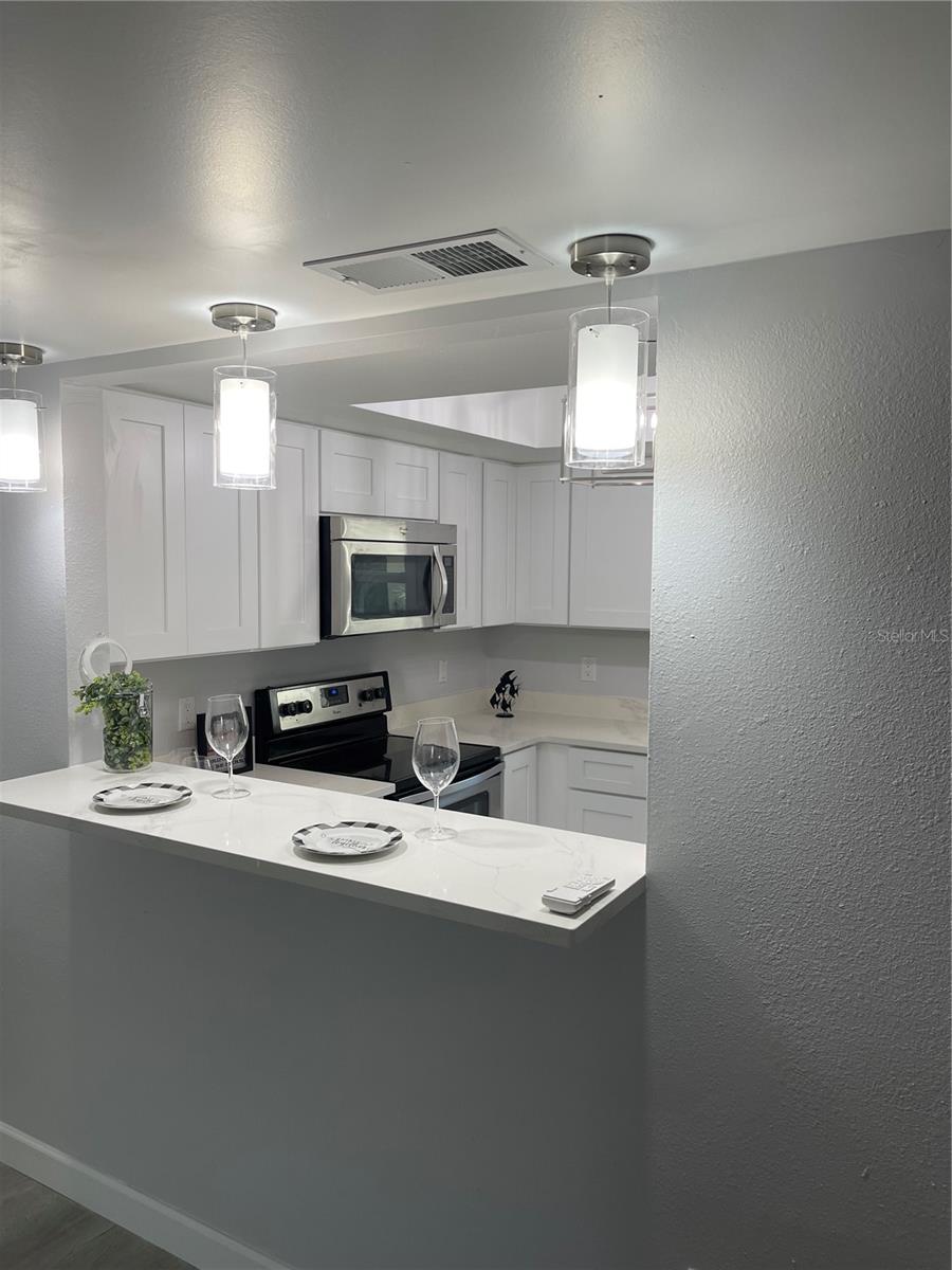 152 DOUGLAS RD W #B, OLDSMAR, FL, 34677