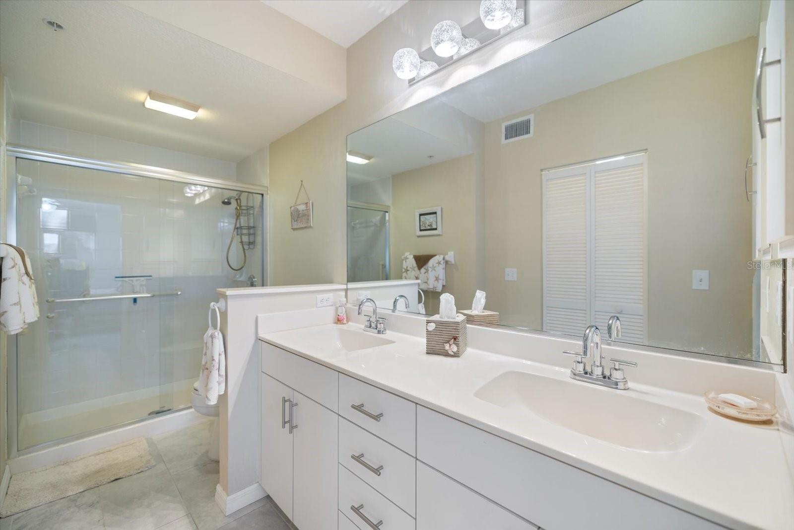 400 LAUREL LAKE DR #104, VENICE, FL, 34292