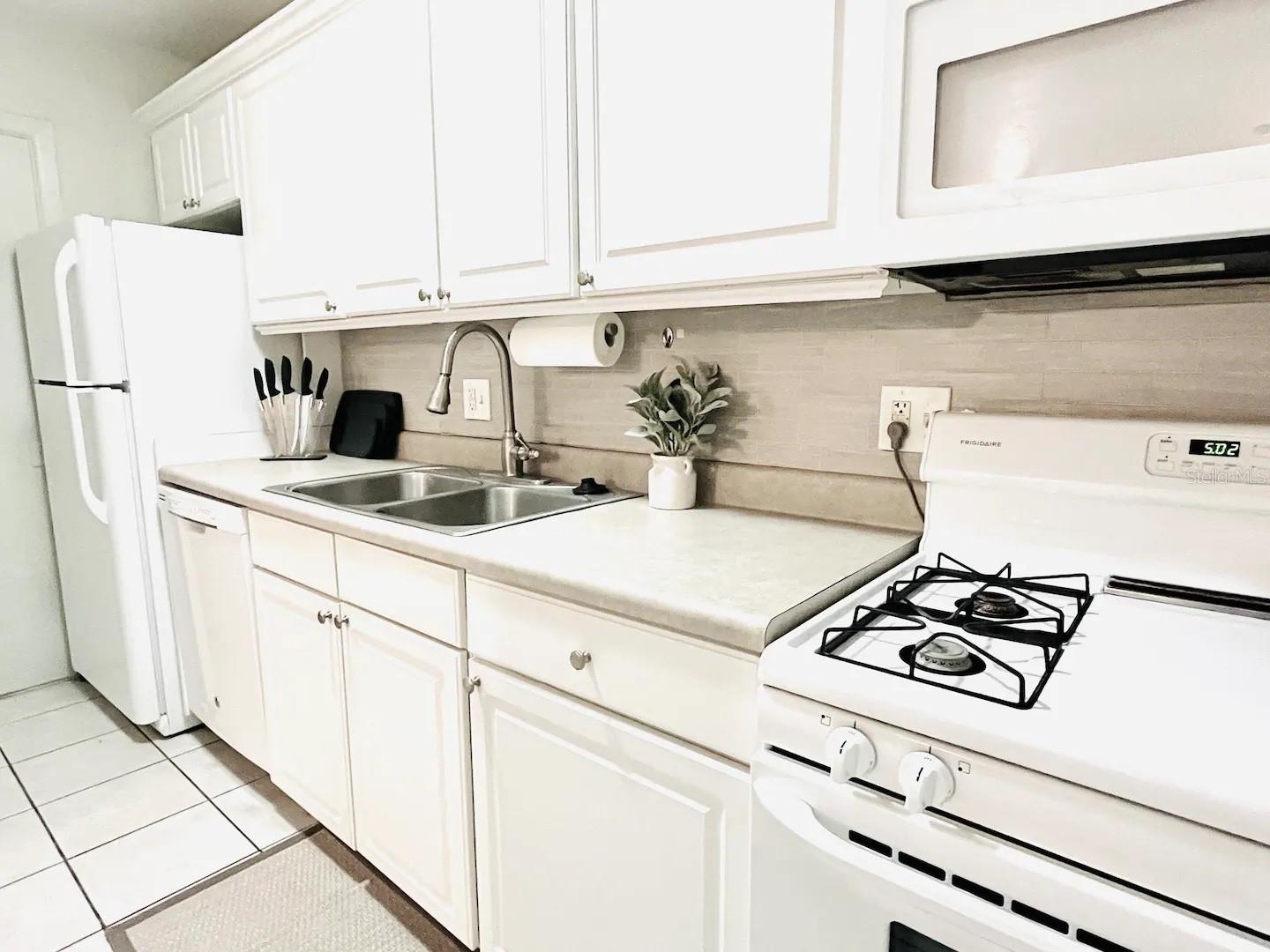 1700 SW 16 CT #D30, GAINESVILLE, FL, 32601