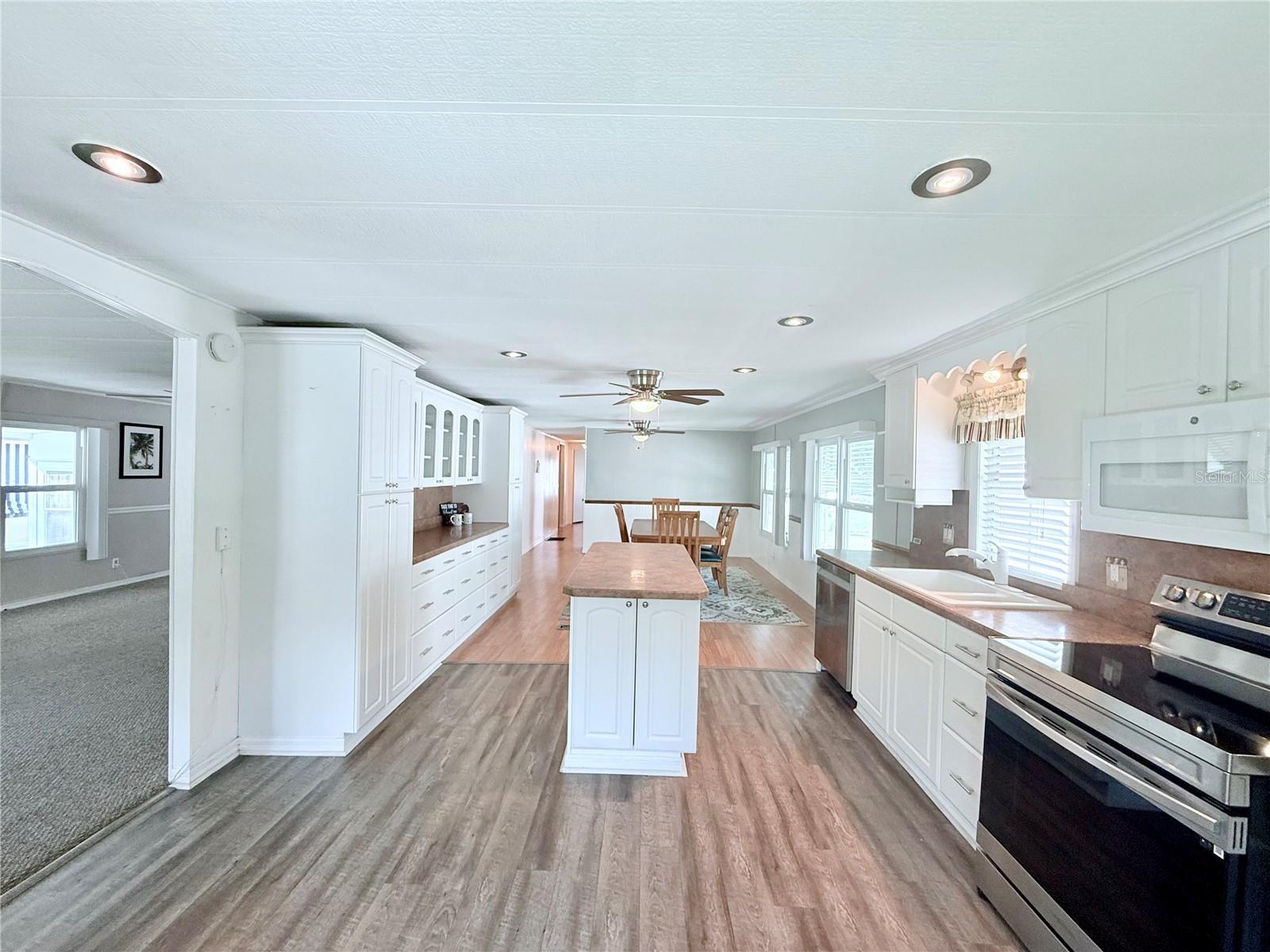 1011 PINE RIDGE DR, LAKELAND, FL, 33809