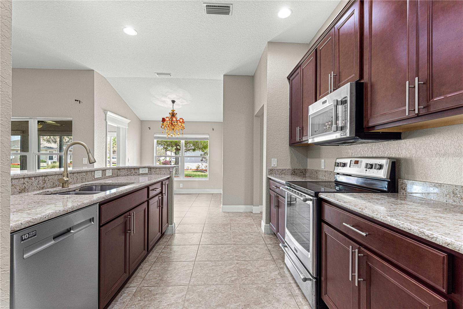 10460 SILVER MAPLE AVE, OXFORD, FL, 34484