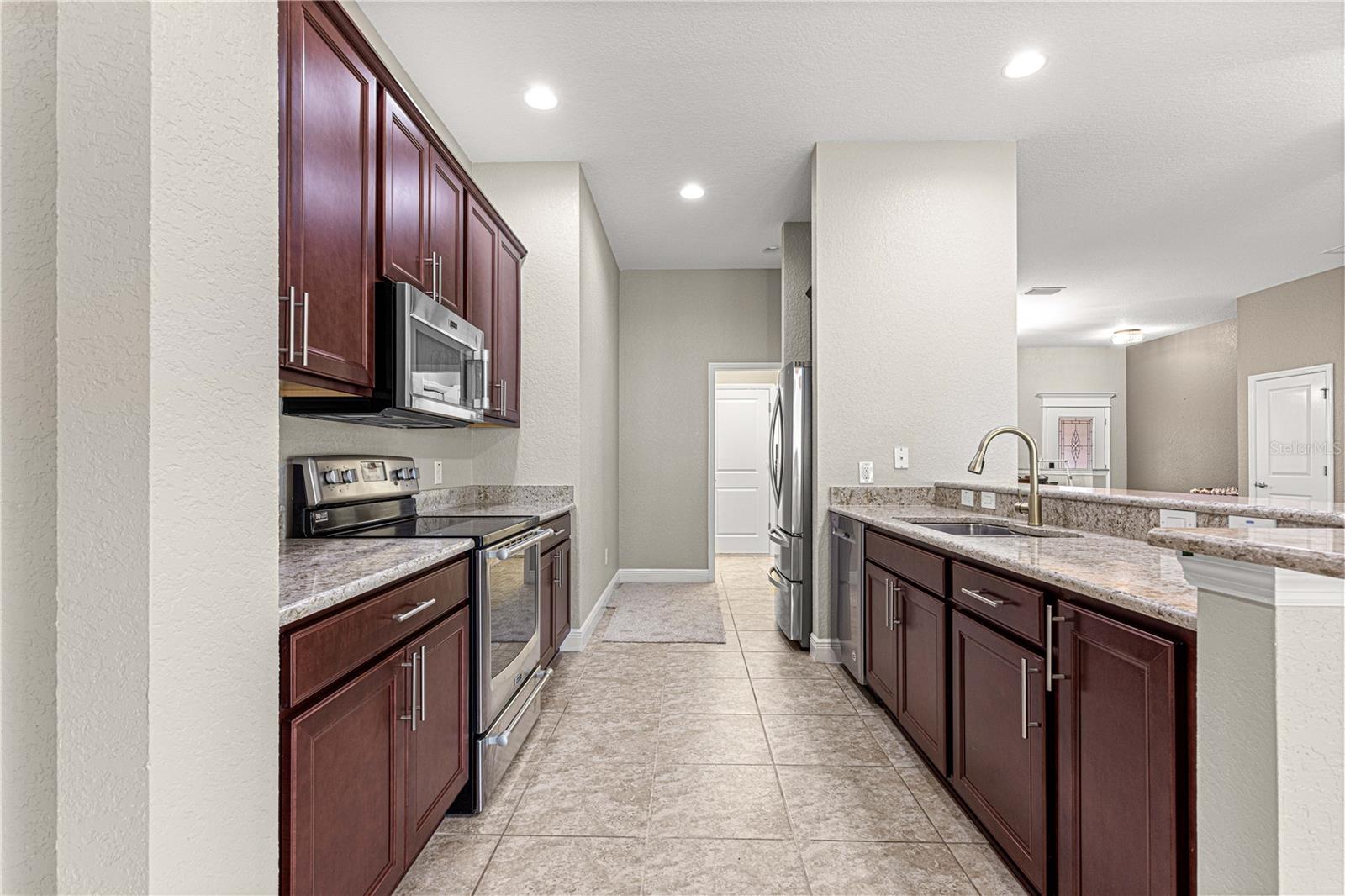 10460 SILVER MAPLE AVE, OXFORD, FL, 34484