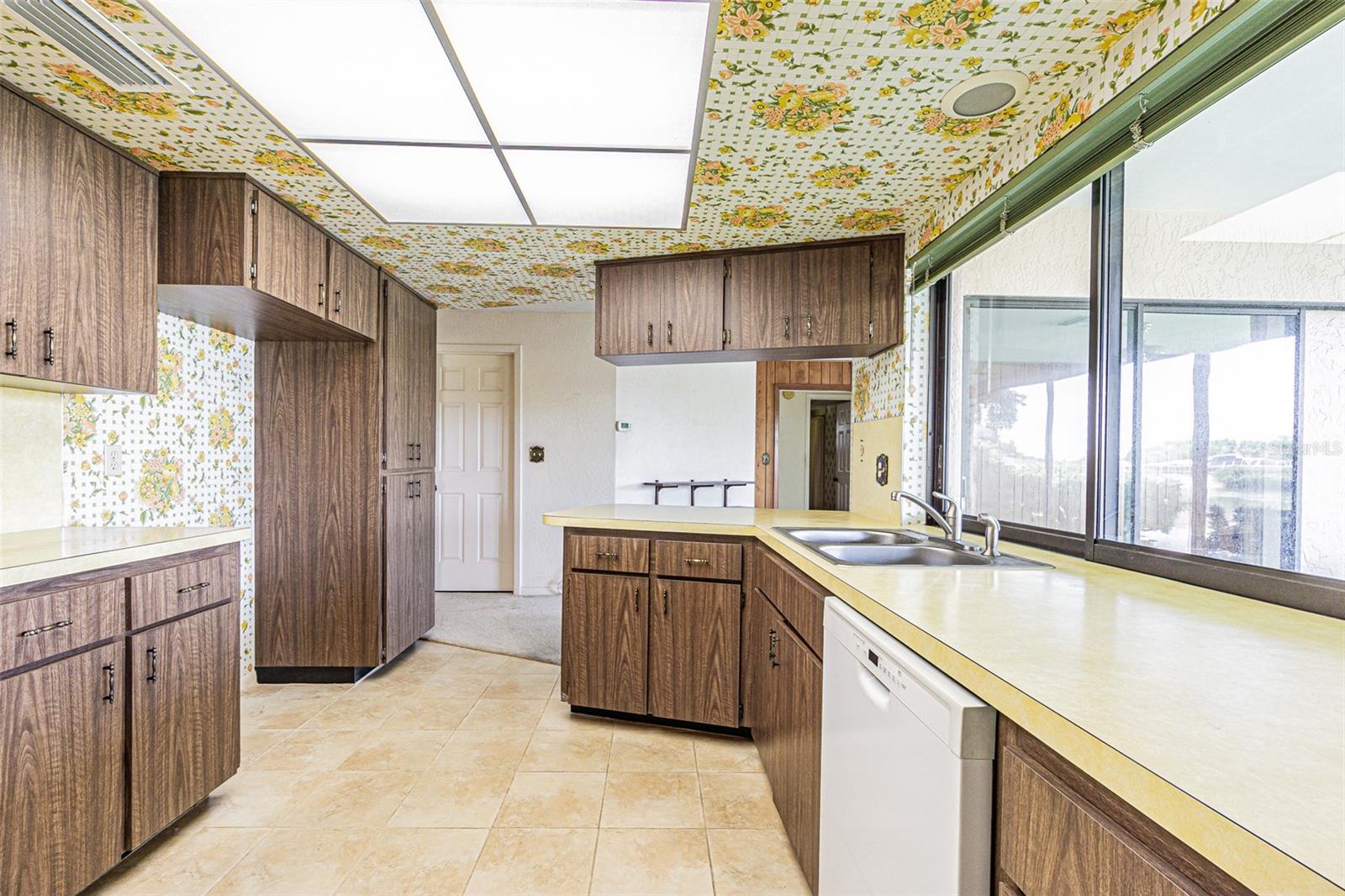 601 RIVIERA BAY DR NE, ST PETERSBURG, FL, 33702